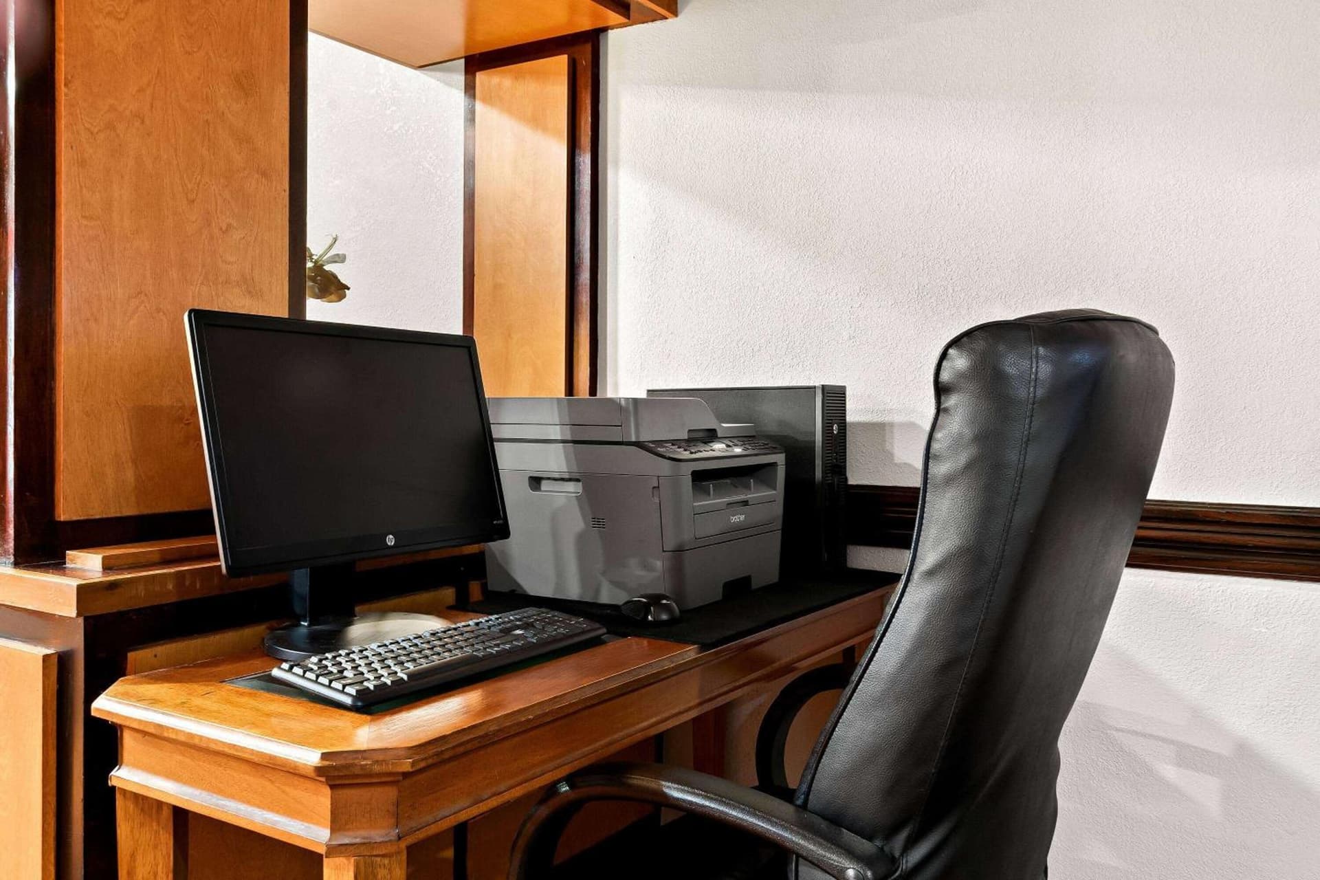 Days Inn & Suites by Wyndham Warren gallery photo in Warren, MI — image 26