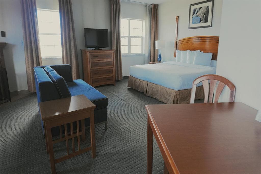 Host Inn an All Suites Hotel interior in Wilkes-Barre, PA — gallery photo 2