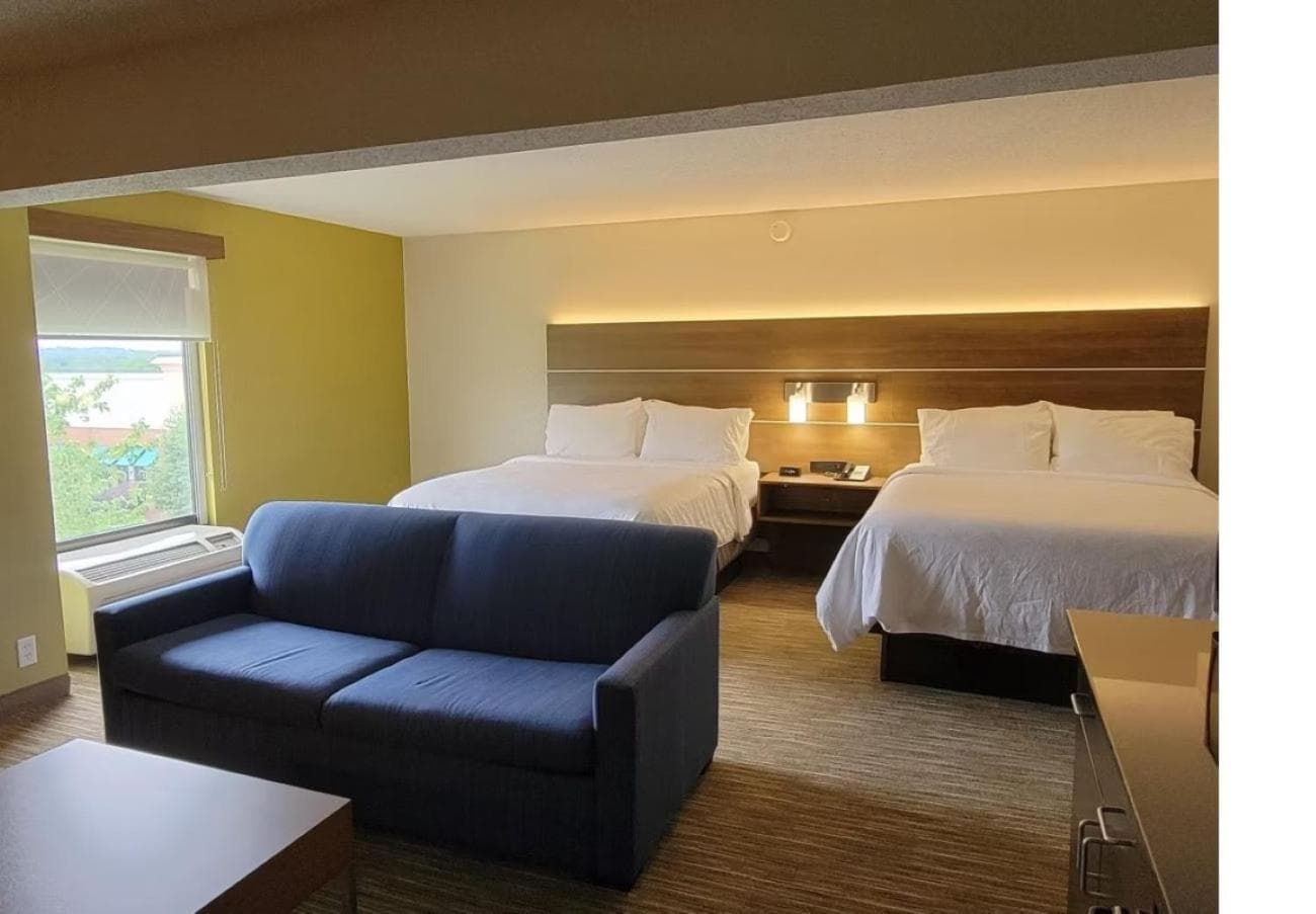Holiday Inn Express Edgewood-Aberdeen-Bel Air property views in Edgewood, MD — gallery photo 3