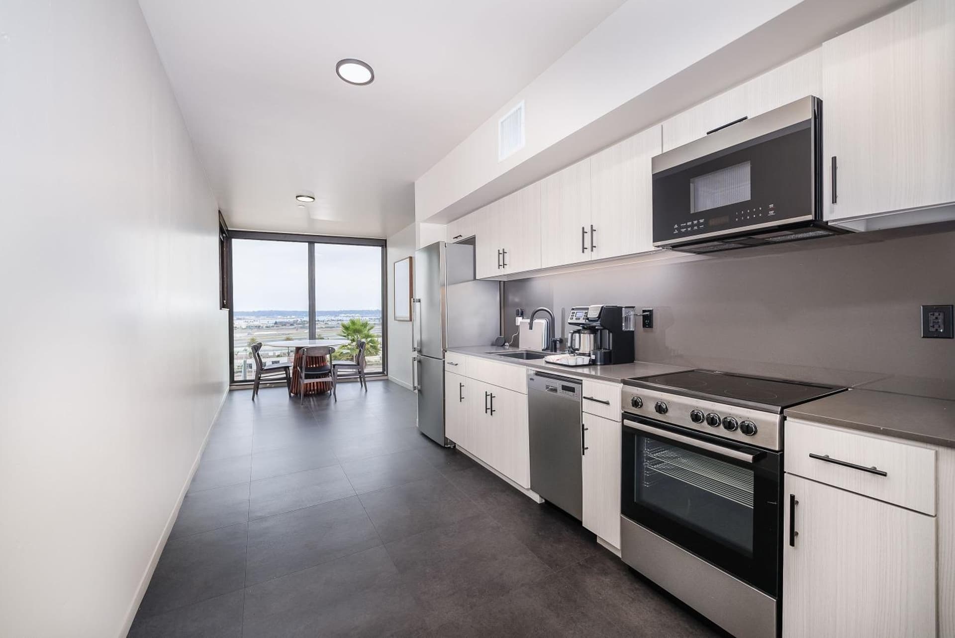 City24 Condo Hotel Little Italy Mission Hills gallery photo in San Diego, CA — image 46