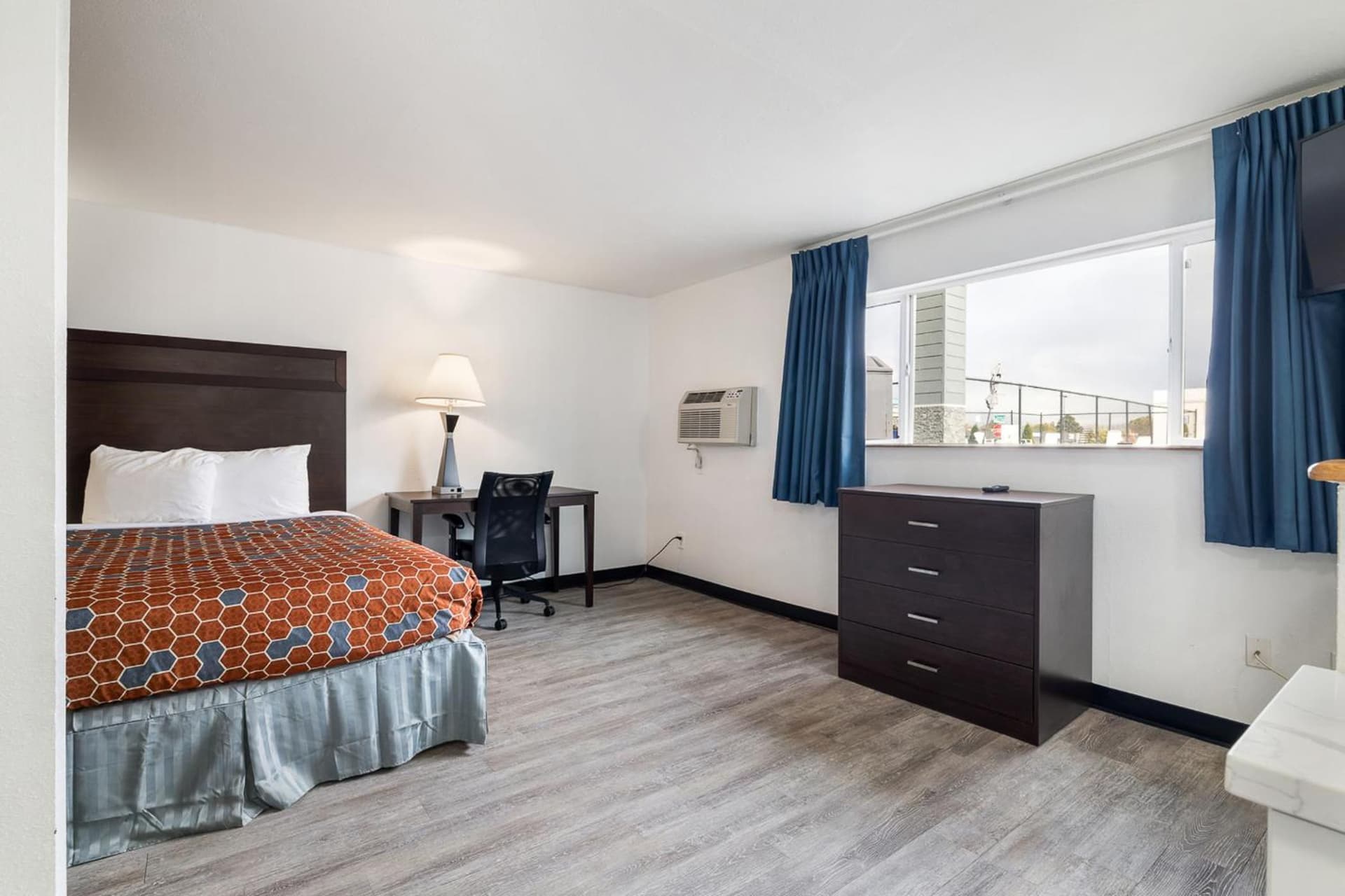 Kennewick Inn & Suites Tri Cities interior in Kennewick, WA — gallery photo 2
