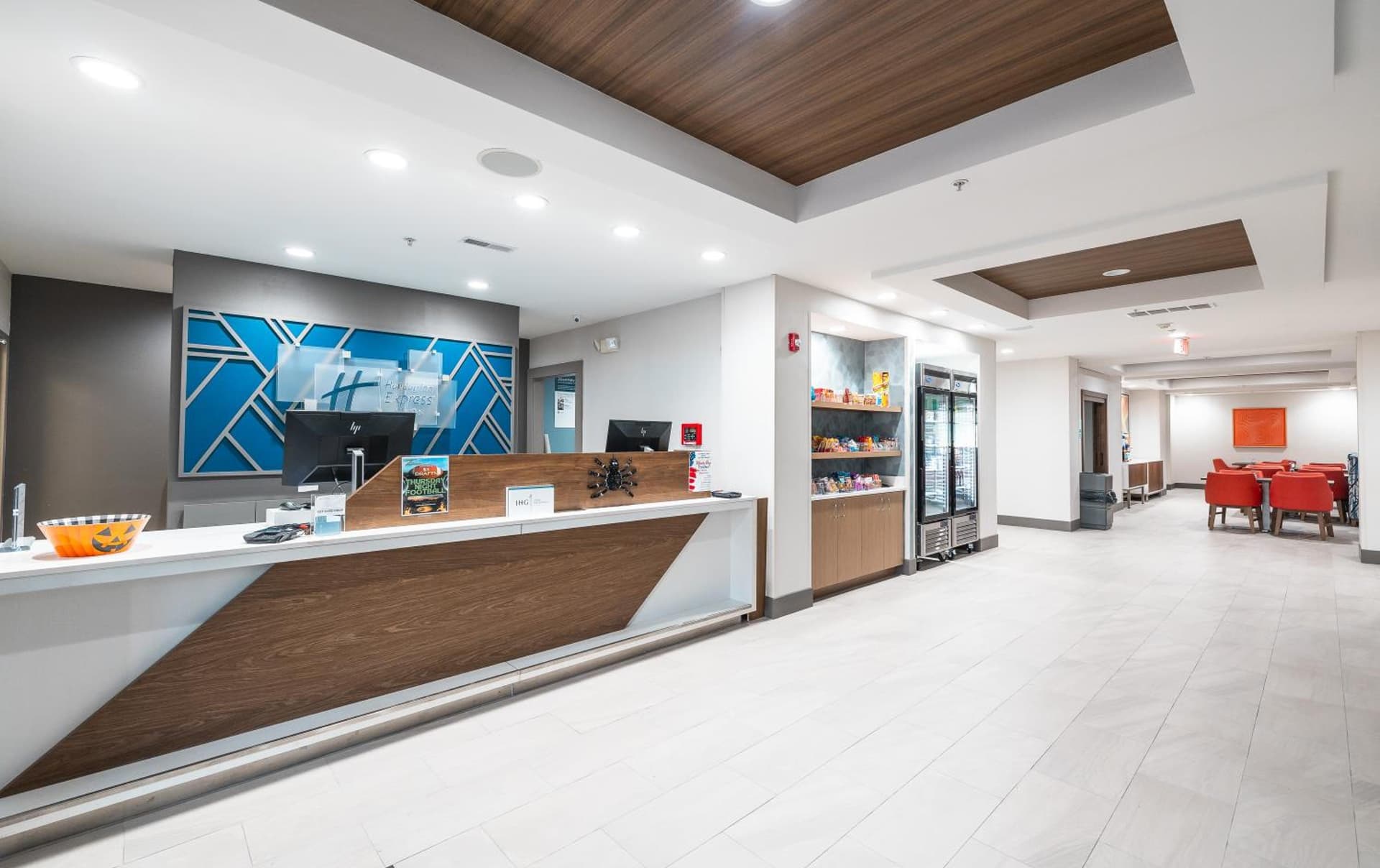 Holiday Inn Express Hotel and Suites Saint Robert by IHG property views in Saint Robert, MO — gallery photo 3
