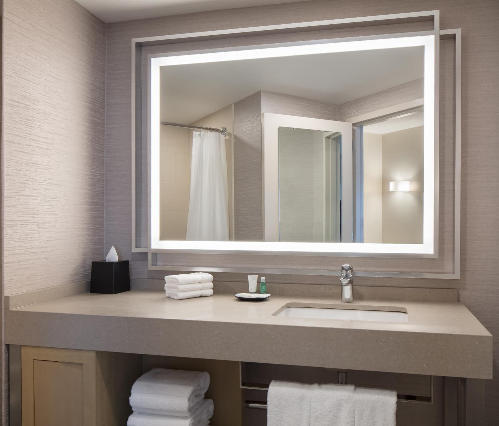 The Westin Kansas City at Crown Center gallery photo in Kansas City, MO — image 40