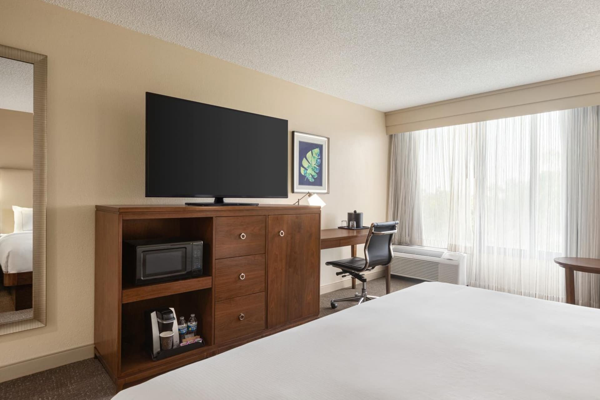 Doubletree by Hilton Fort Myers at Bell Tower Shops interior in Fort Myers, FL — gallery photo 2