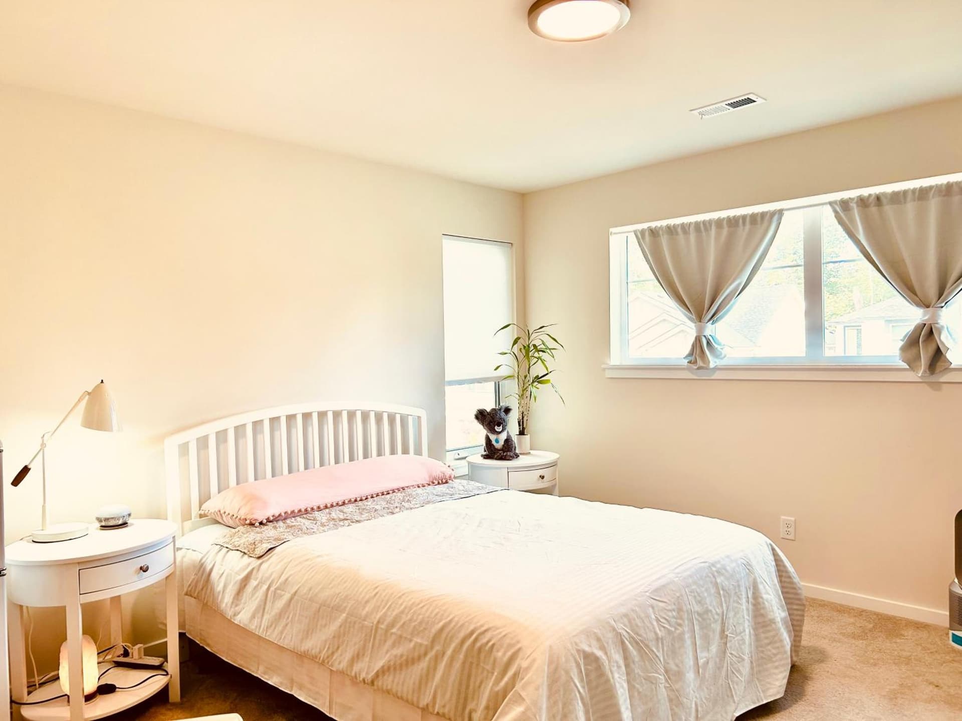 Cozy Ensuite 1b1b1wc wifiACparking gallery photo in Renton, WA — image 9