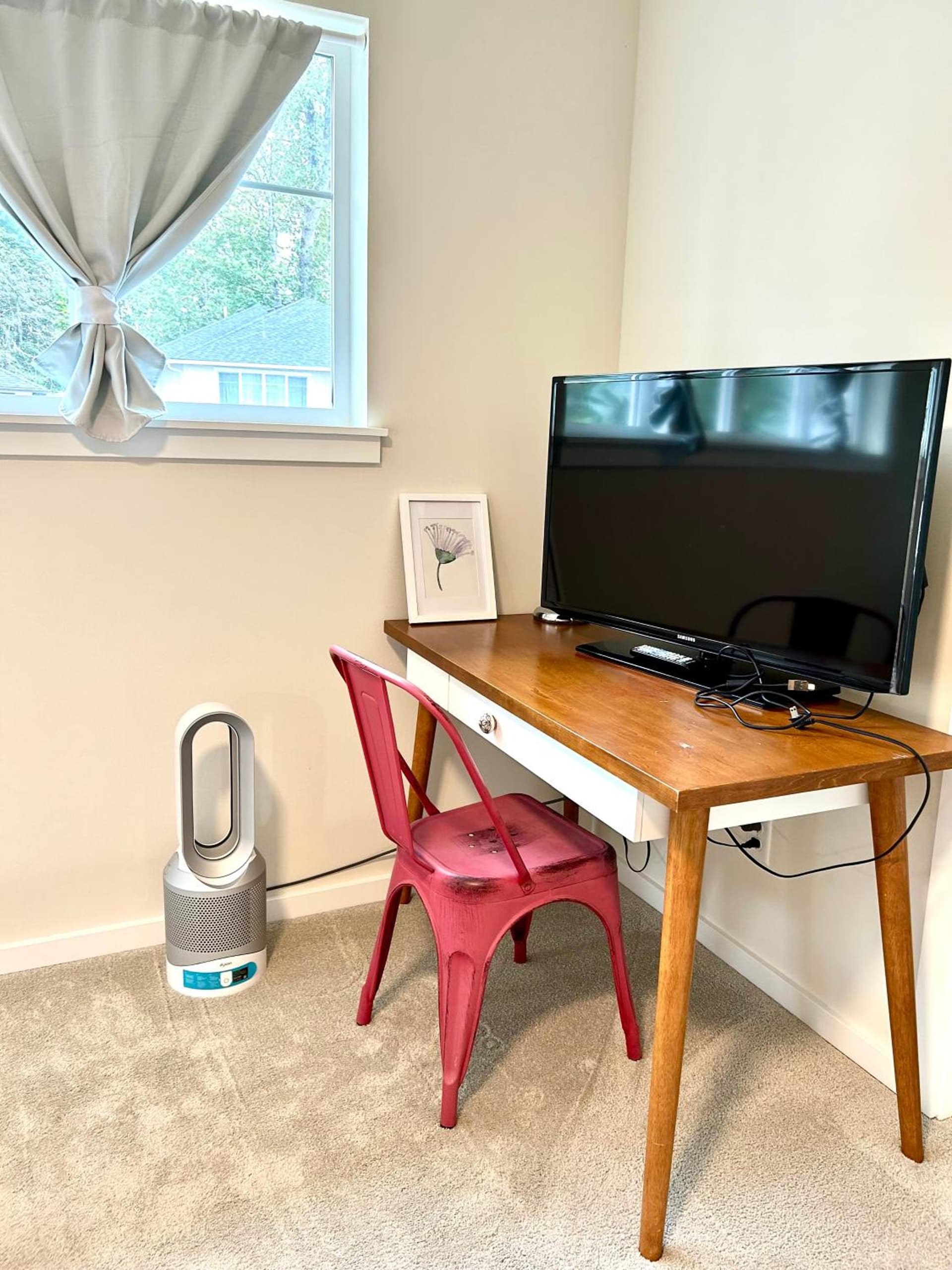 Cozy Ensuite 1b1b1wc wifiACparking gallery photo in Renton, WA — image 6