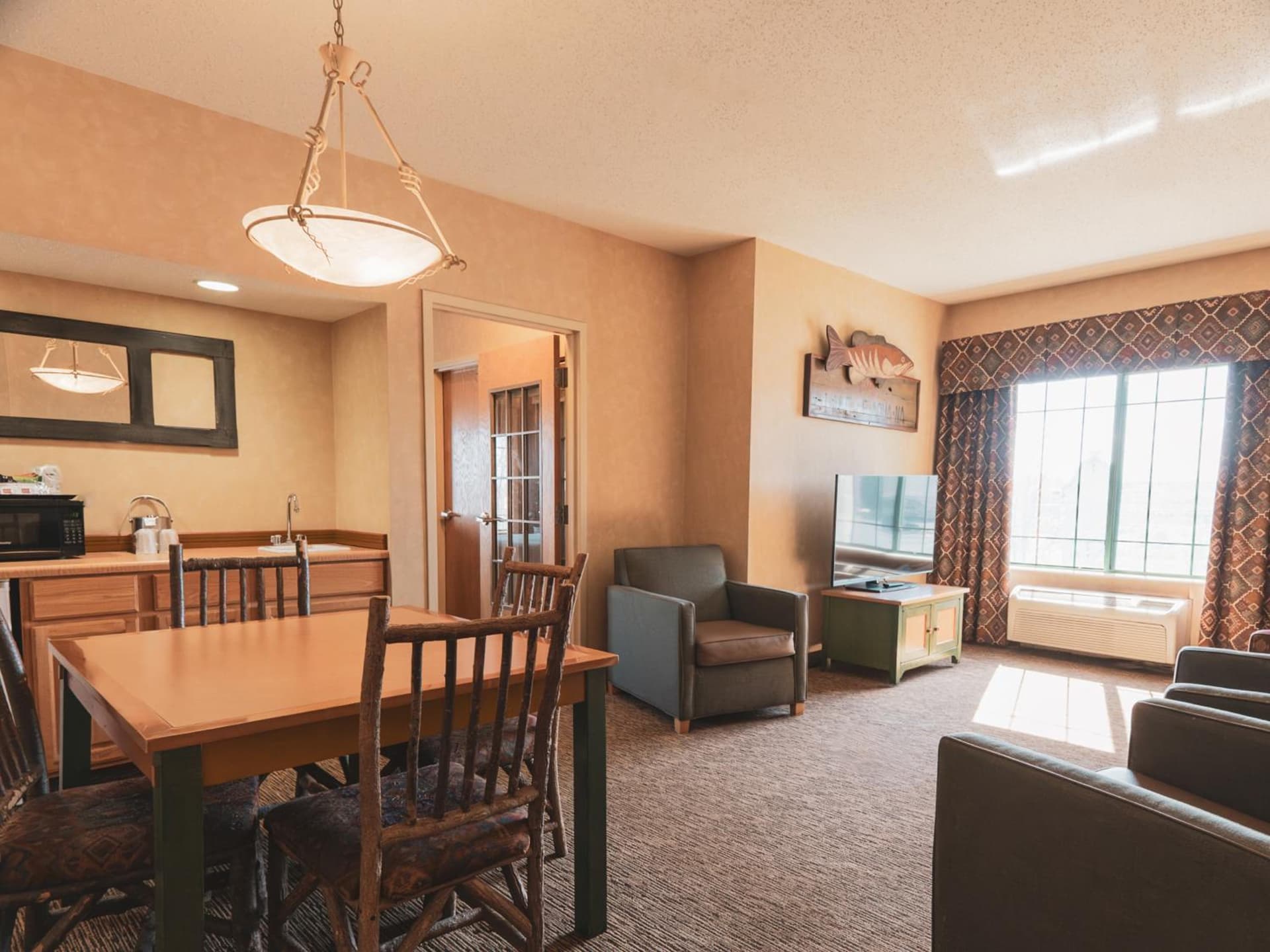 Wildwood Lodge interior in Pewaukee — gallery photo 2