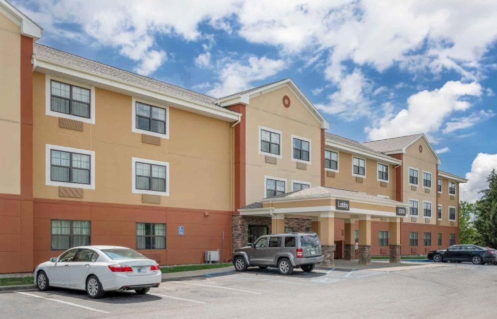 Extended Stay America Suites - Fort Wayne - South interior in Fort Wayne, IN — gallery photo 2