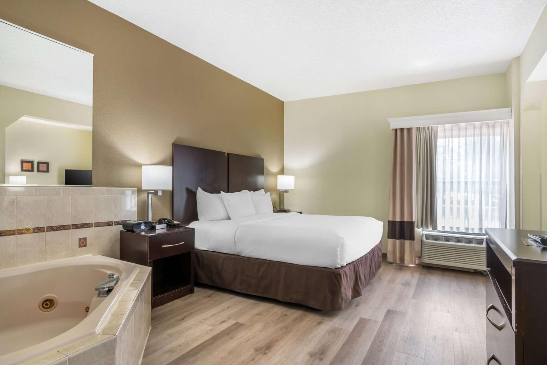 Comfort Inn & Suites Lake Norman gallery photo in Cornelius, NC — image 26