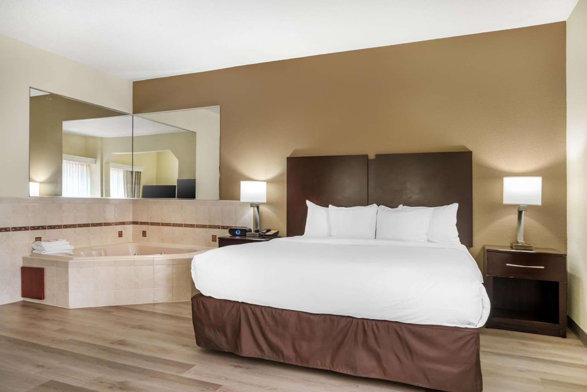 Comfort Inn & Suites Lake Norman gallery photo in Cornelius, NC — image 5