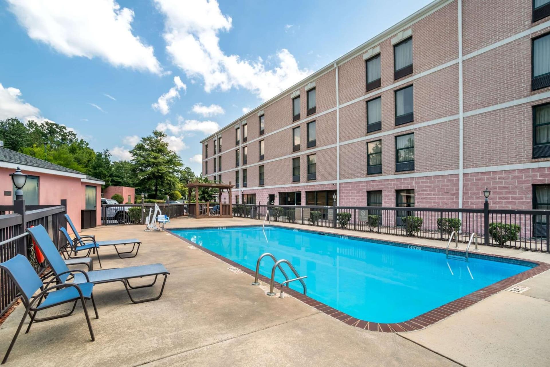 Comfort Inn & Suites Lake Norman gallery photo in Cornelius, NC — image 12