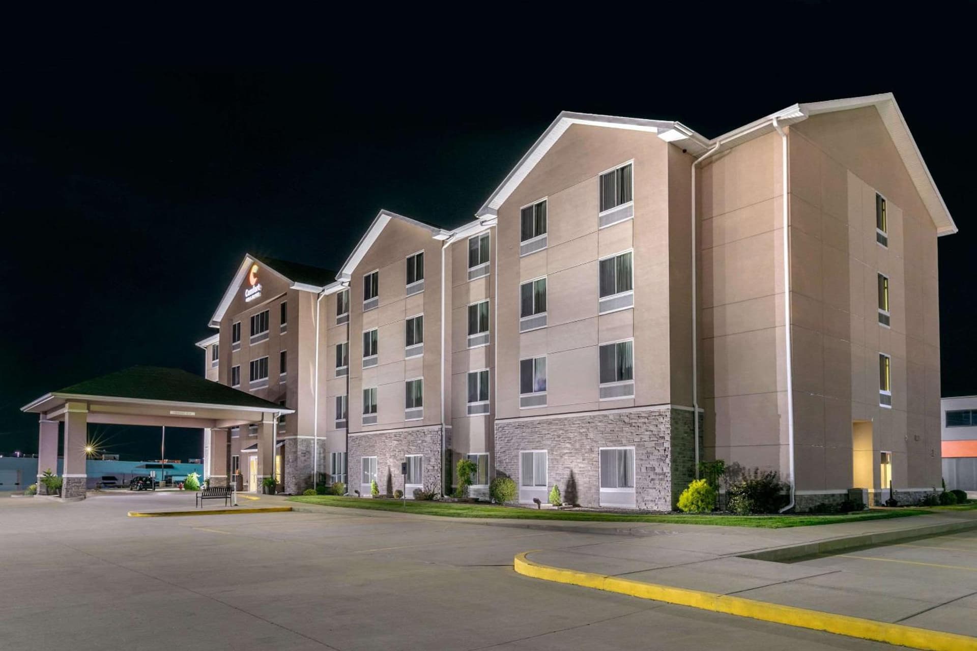 Comfort Inn & Suites Marion I-57 interior in Marion, IL — gallery photo 2