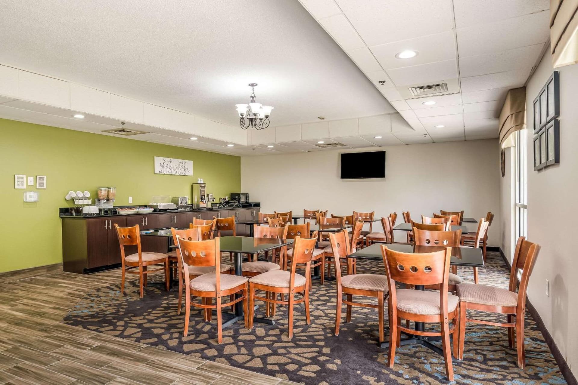 Sleep Inn & Suites Jacksonville near Camp Lejeune interior in Jacksonville, NC — gallery photo 2