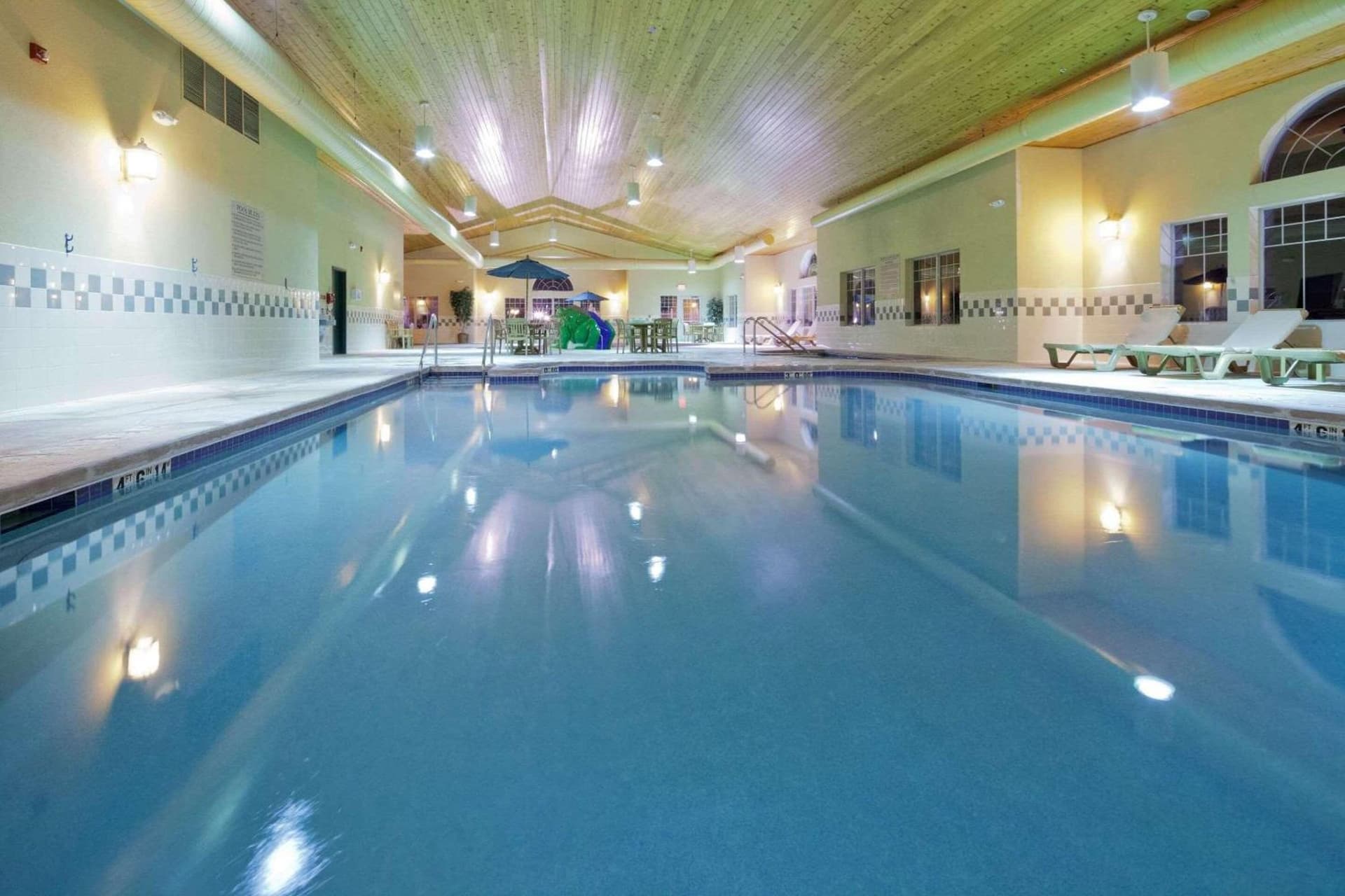 Country Inn & Suites by Radisson, Green Bay East, WI gallery photo in Green Bay, WI — image 7