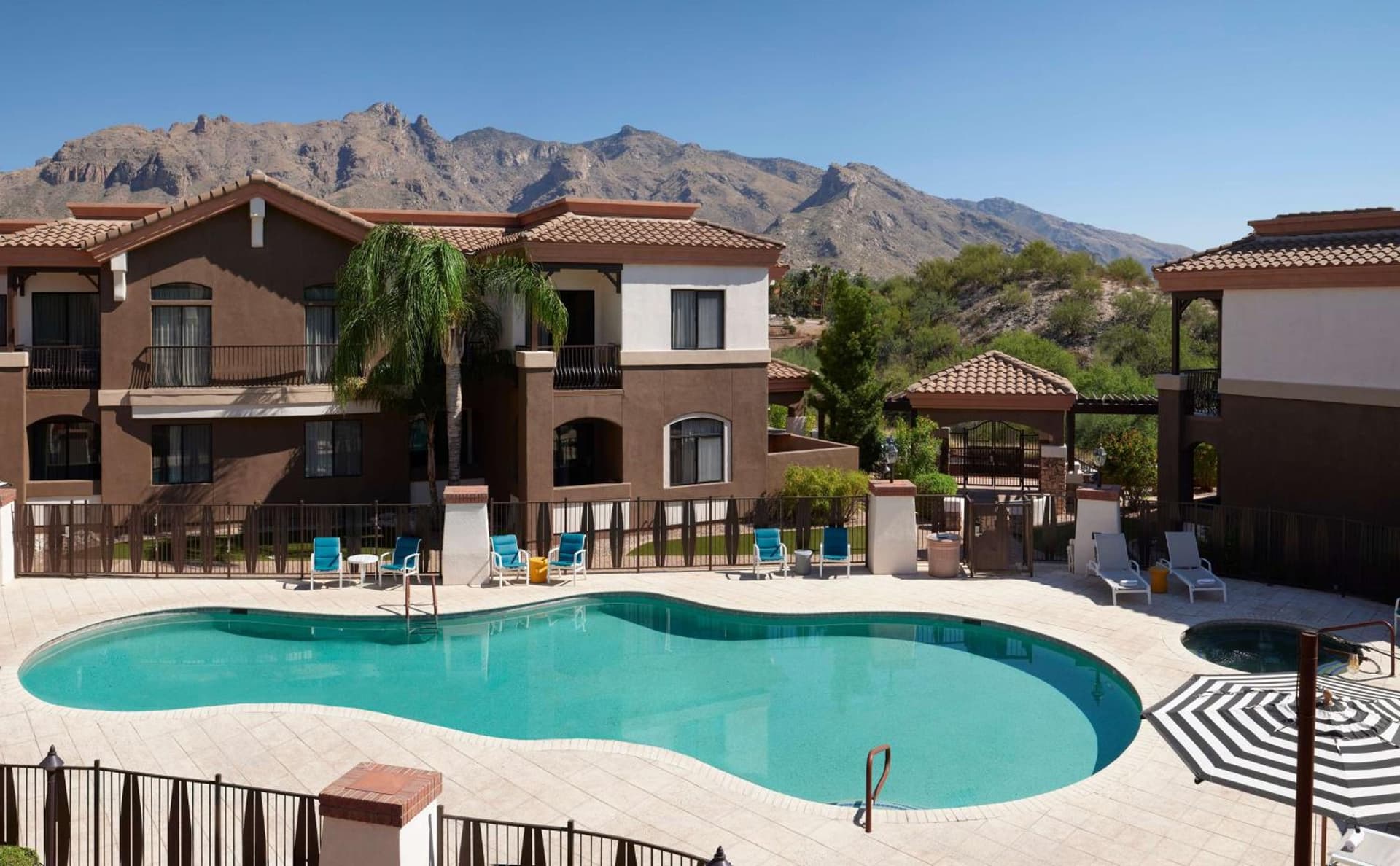 Embassy Suites Tucson - Paloma Village interior in Tucson, AZ — gallery photo 2