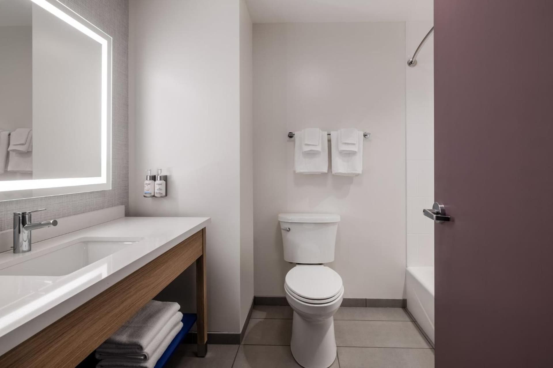 Garner Hotel Aiken South by IHG interior in Aiken, SC — gallery photo 2