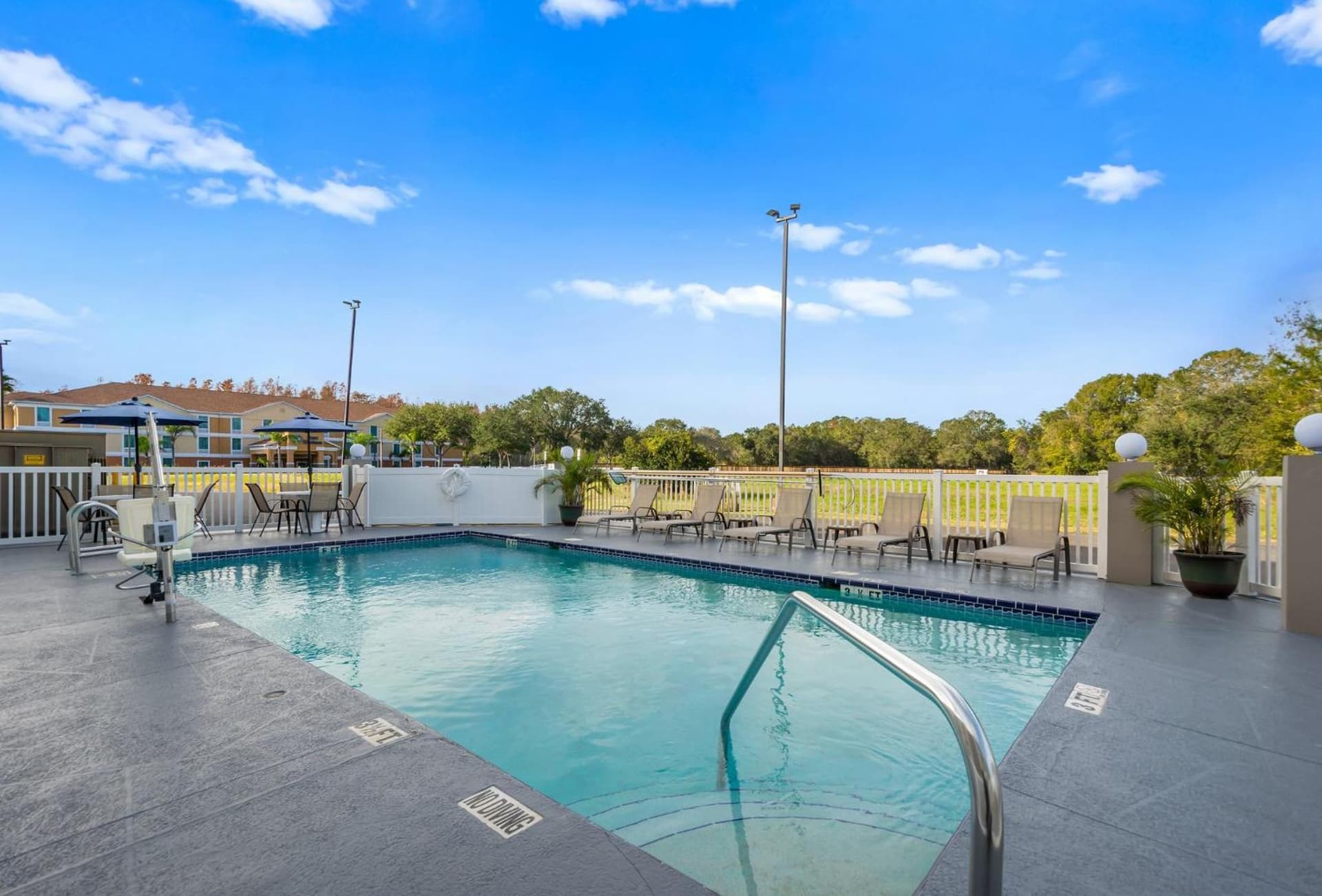 SPOT X Hotel Tampa - Wesley Chapel by The Red Collection gallery photo in Wesley Chapel, FL — image 4