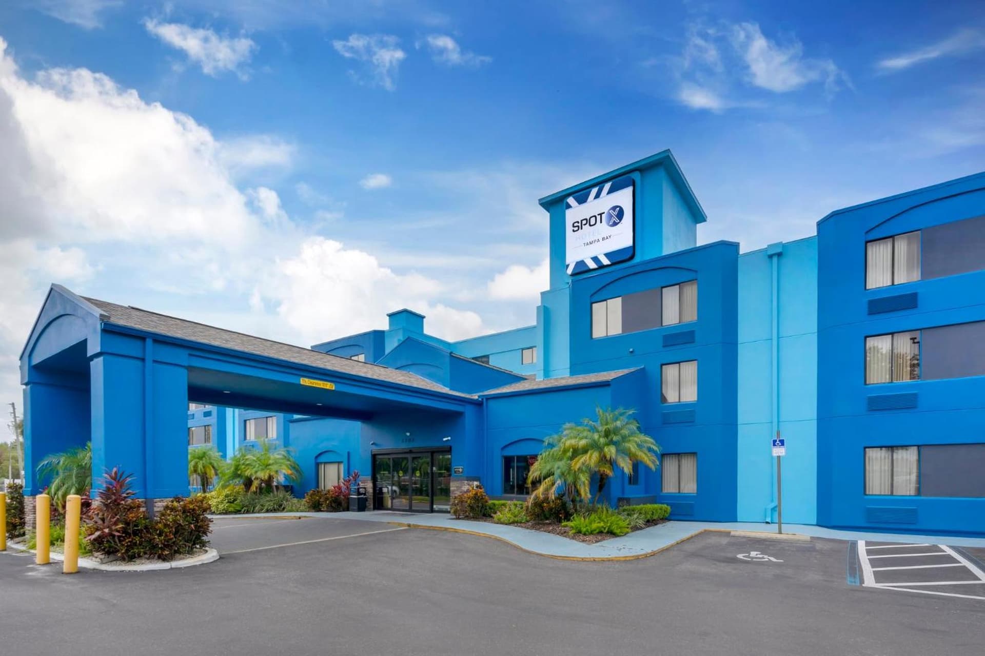 SPOT X Hotel Tampa - Wesley Chapel by The Red Collection gallery photo in Wesley Chapel, FL — image 9