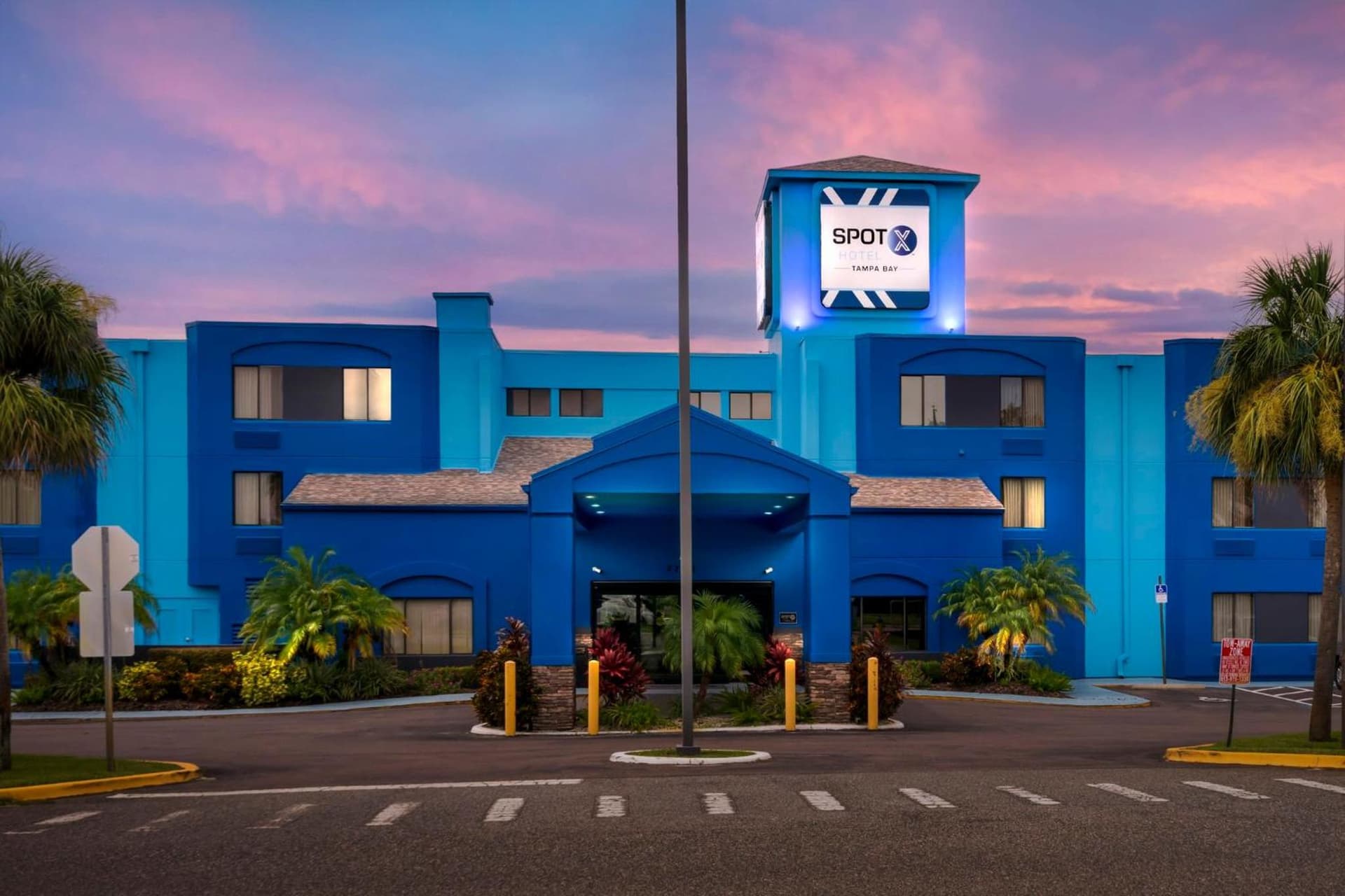 SPOT X Hotel Tampa - Wesley Chapel by The Red Collection gallery photo in Wesley Chapel, FL — image 10