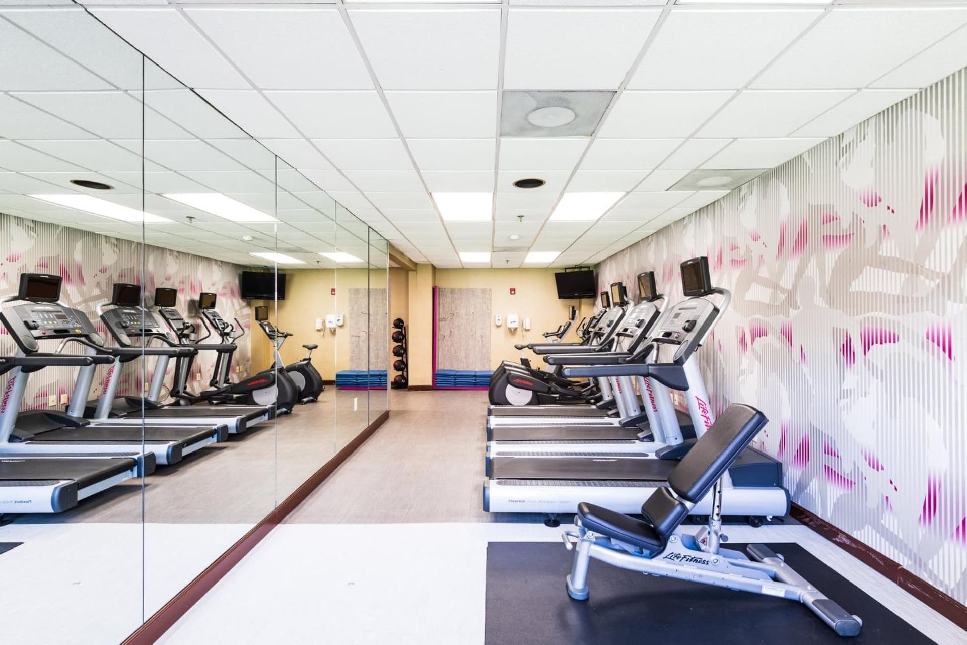 Crowne Plaza Edison by IHG gallery photo in Edison — image 31