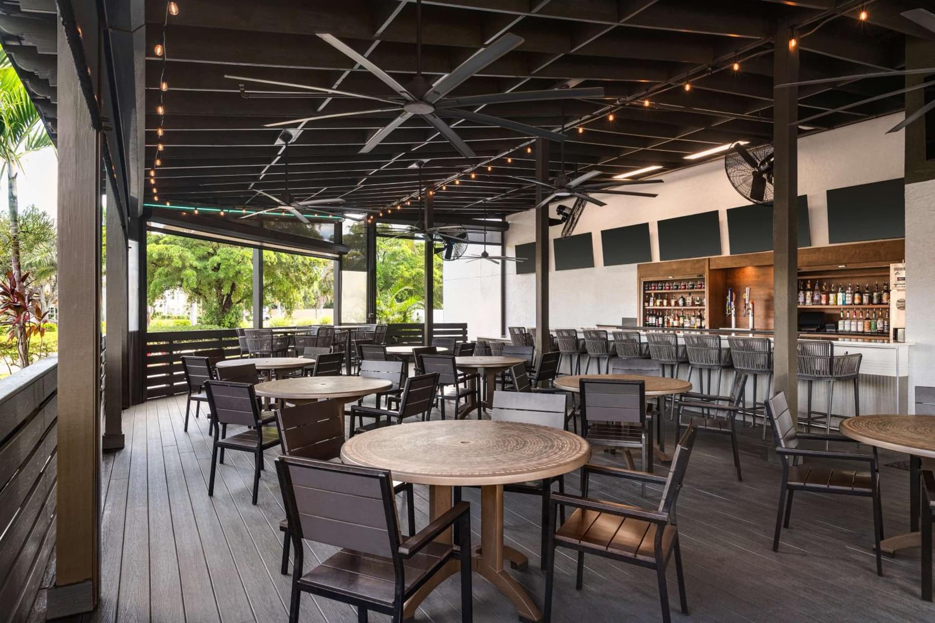 Doubletree by Hilton Fort Myers at Bell Tower Shops gallery photo in Fort Myers, FL — image 57