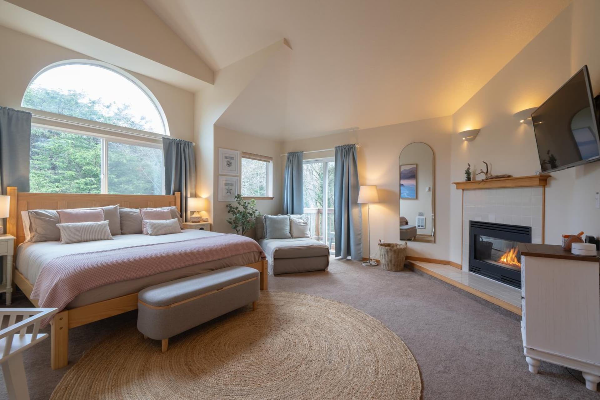 Tolovana 3 Cannon Beach interior in Cannon Beach, OR — gallery photo 2