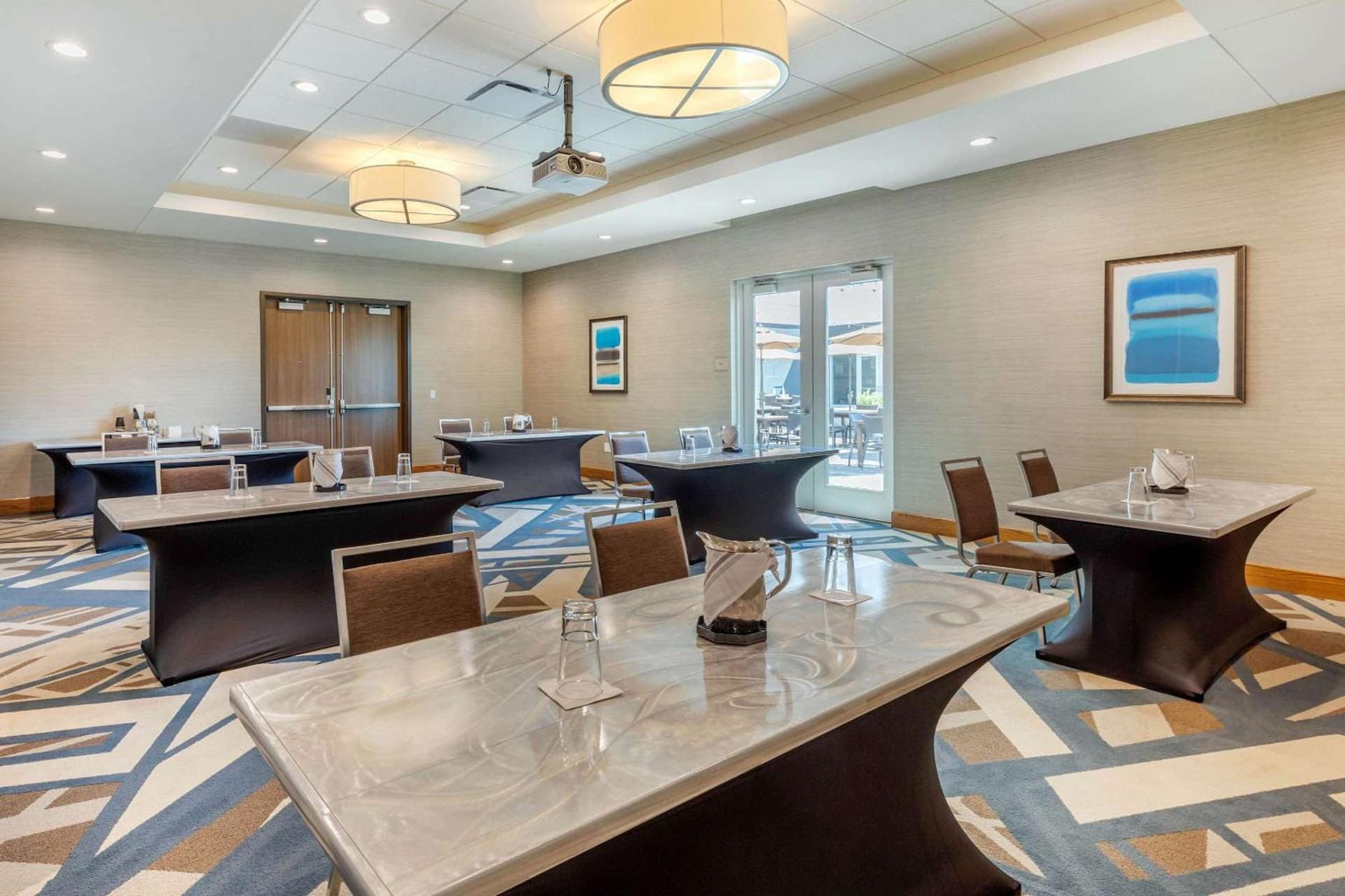 Holiday Inn Express Bettendorf - Davenport NE by IHG interior in Bettendorf, IA — gallery photo 2