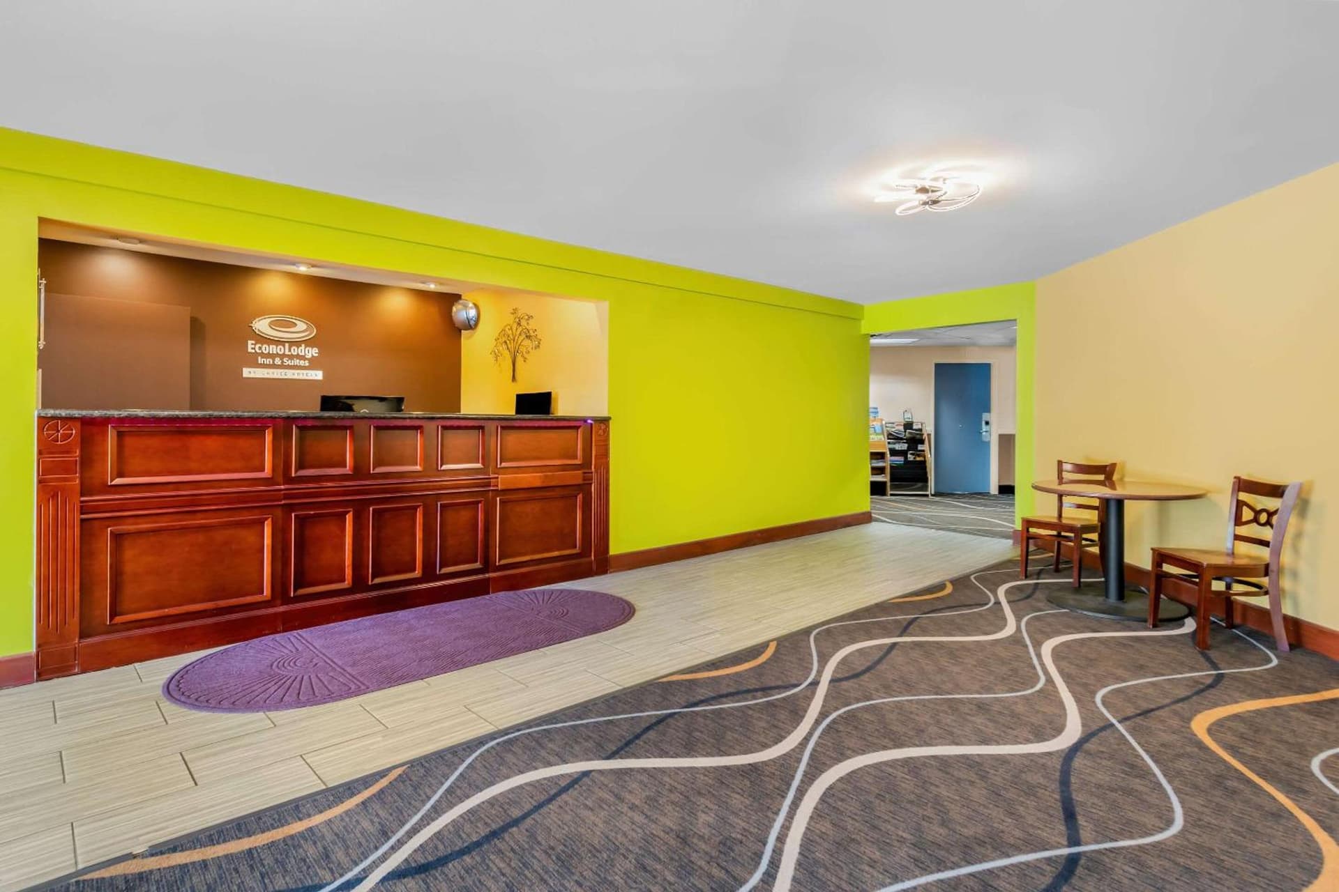 Econo Lodge Inn & Suites Eau Claire South property views in Eau Claire, WI — gallery photo 3