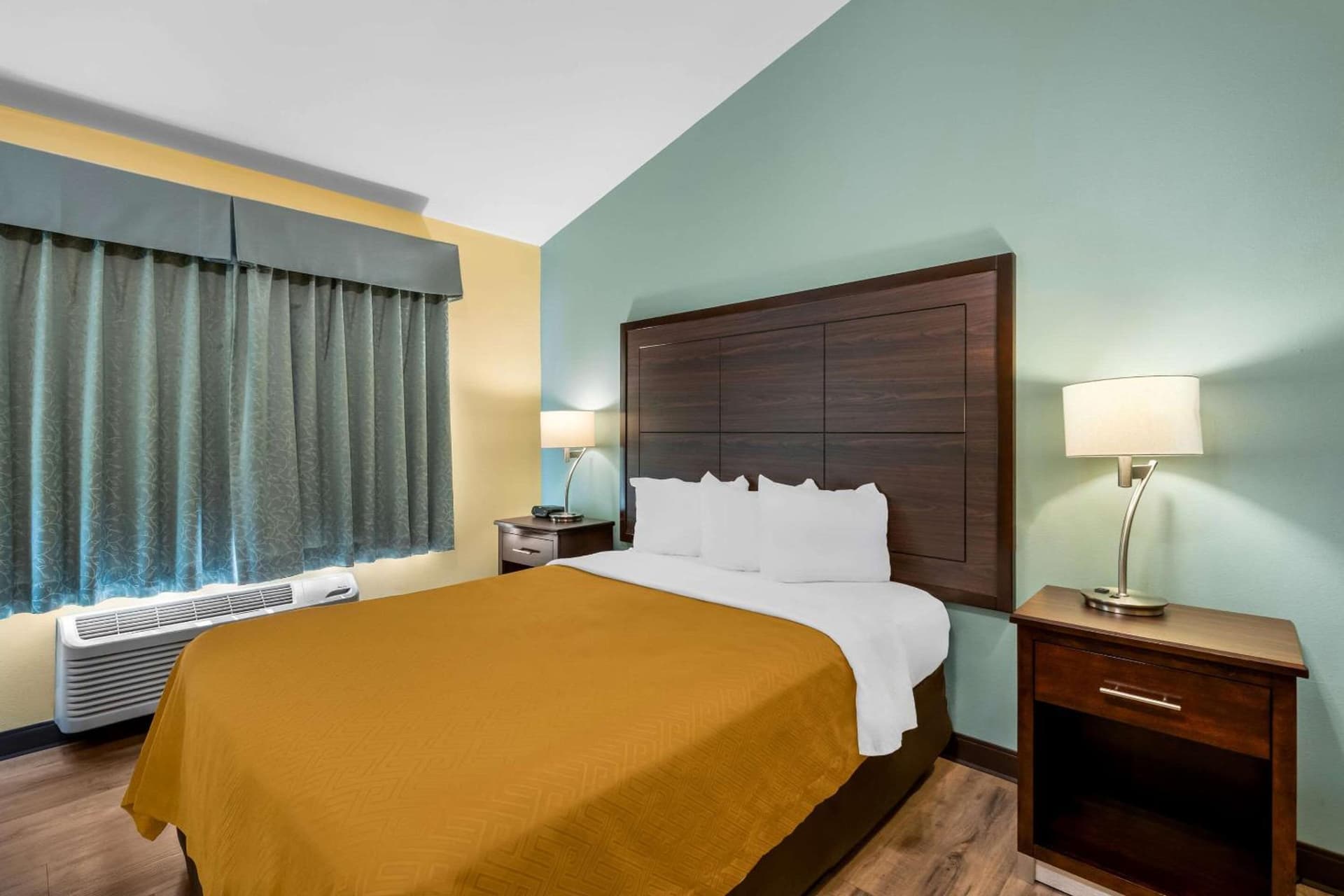 Econo Lodge Inn & Suites Eau Claire South gallery photo in Eau Claire, WI — image 8