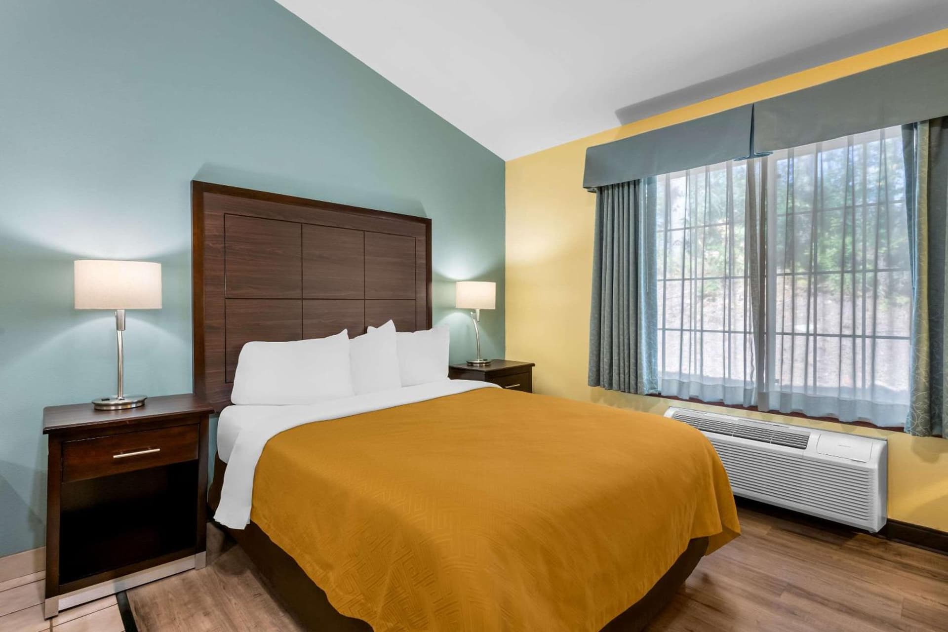 Econo Lodge Inn & Suites Eau Claire South gallery photo in Eau Claire, WI — image 12
