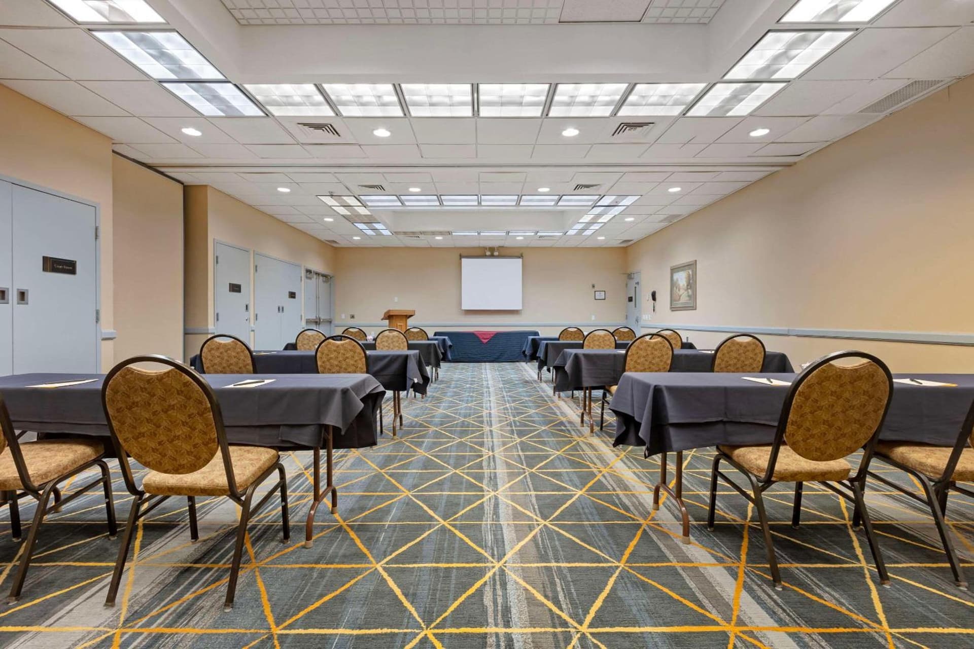 The Lux Hotel & Conference Center, an Ascend Collection Hotel gallery photo in Waterloo — image 24