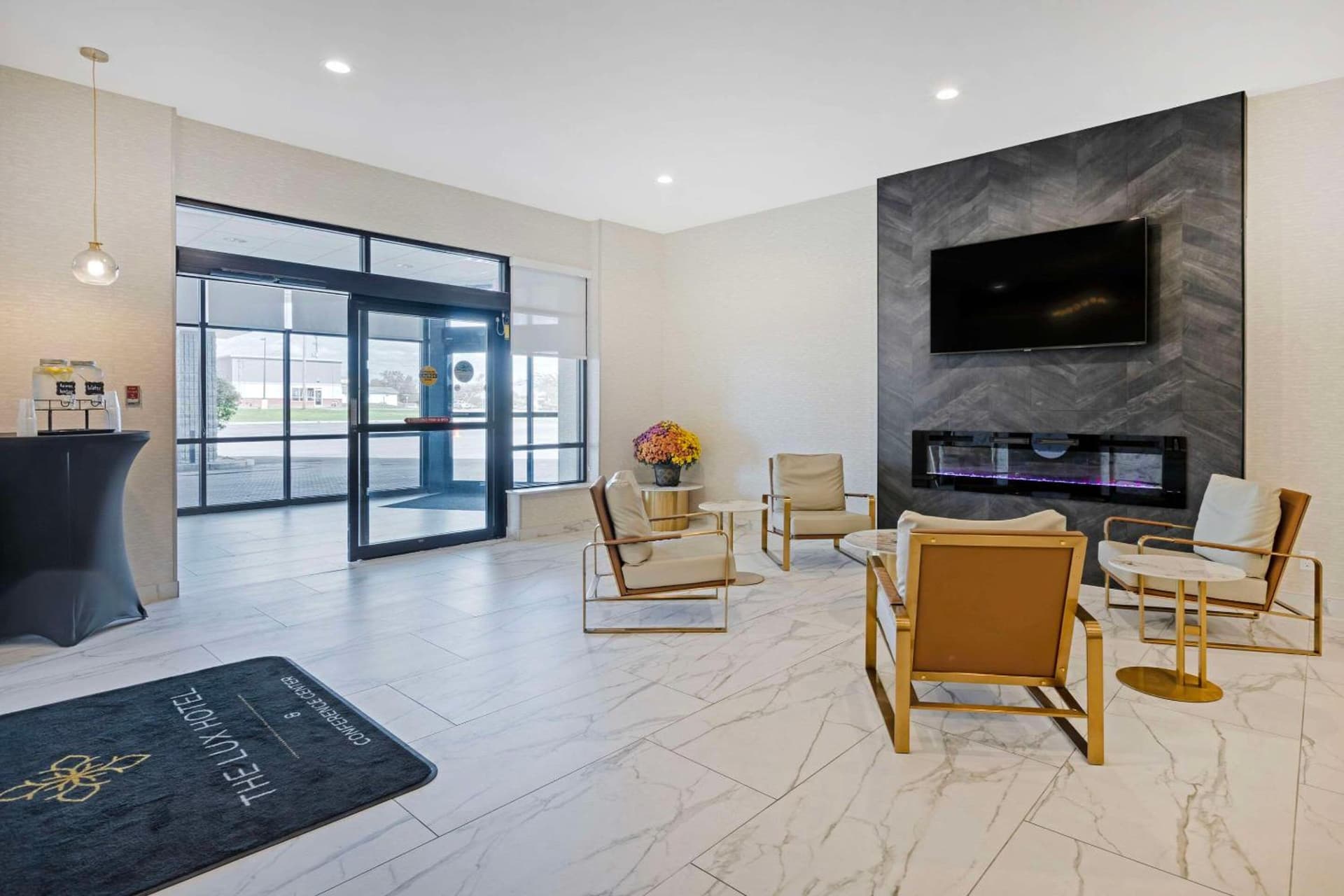 The Lux Hotel & Conference Center, an Ascend Collection Hotel interior in Waterloo — gallery photo 2