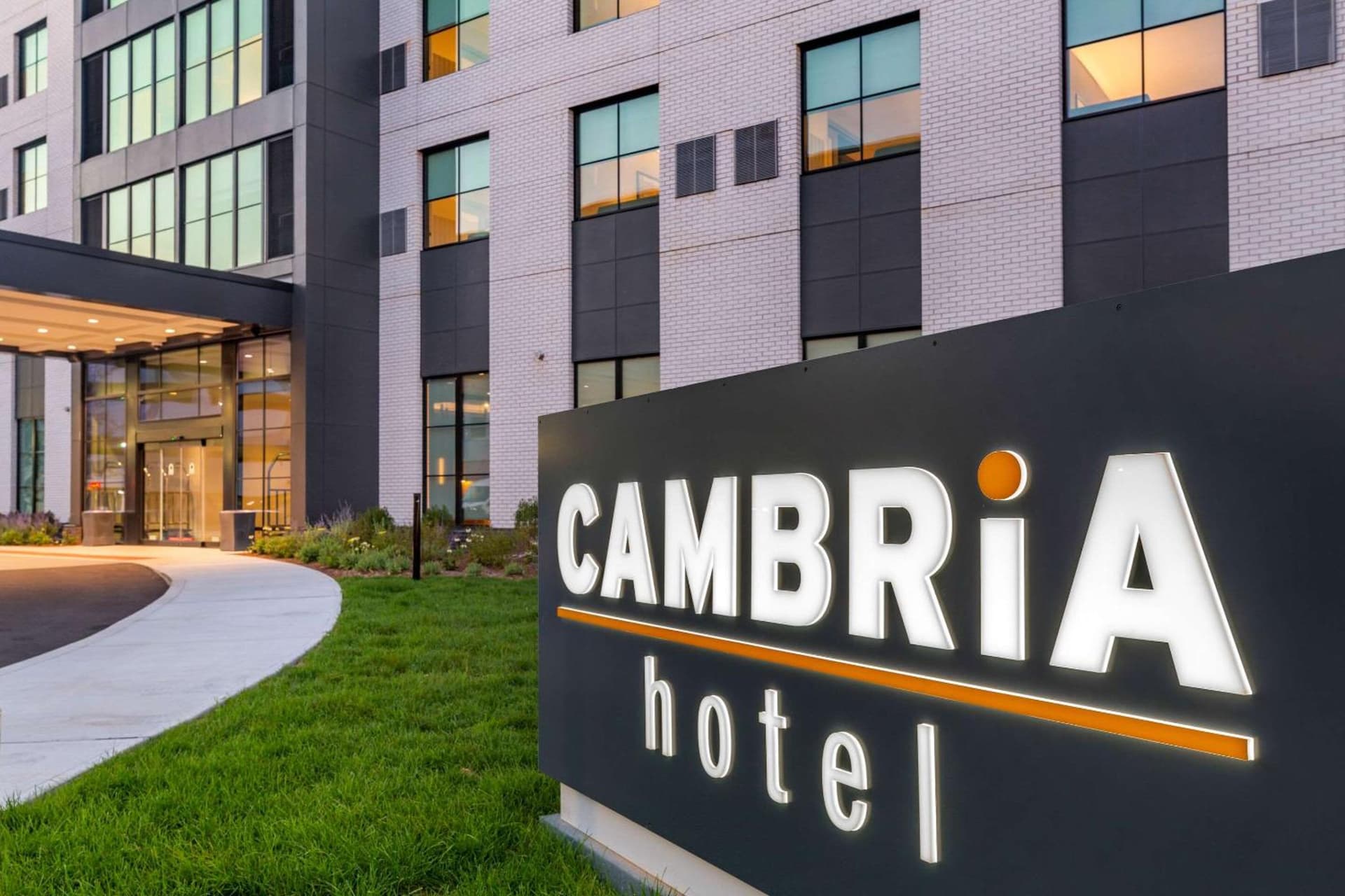 Cambria Hotel New Haven University Area property views in New Haven, CT — gallery photo 3