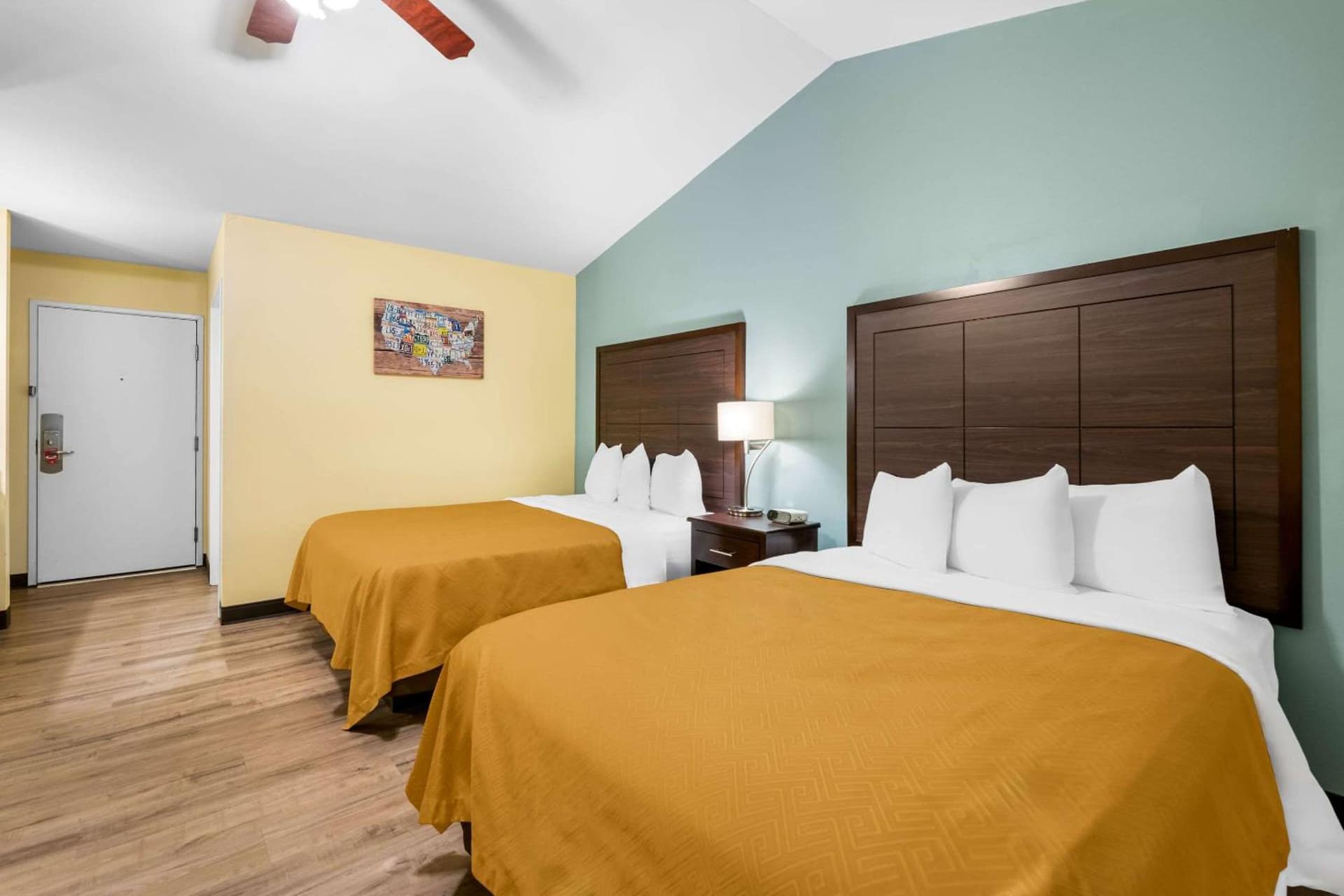 Econo Lodge Inn & Suites Eau Claire South gallery photo in Eau Claire, WI — image 6