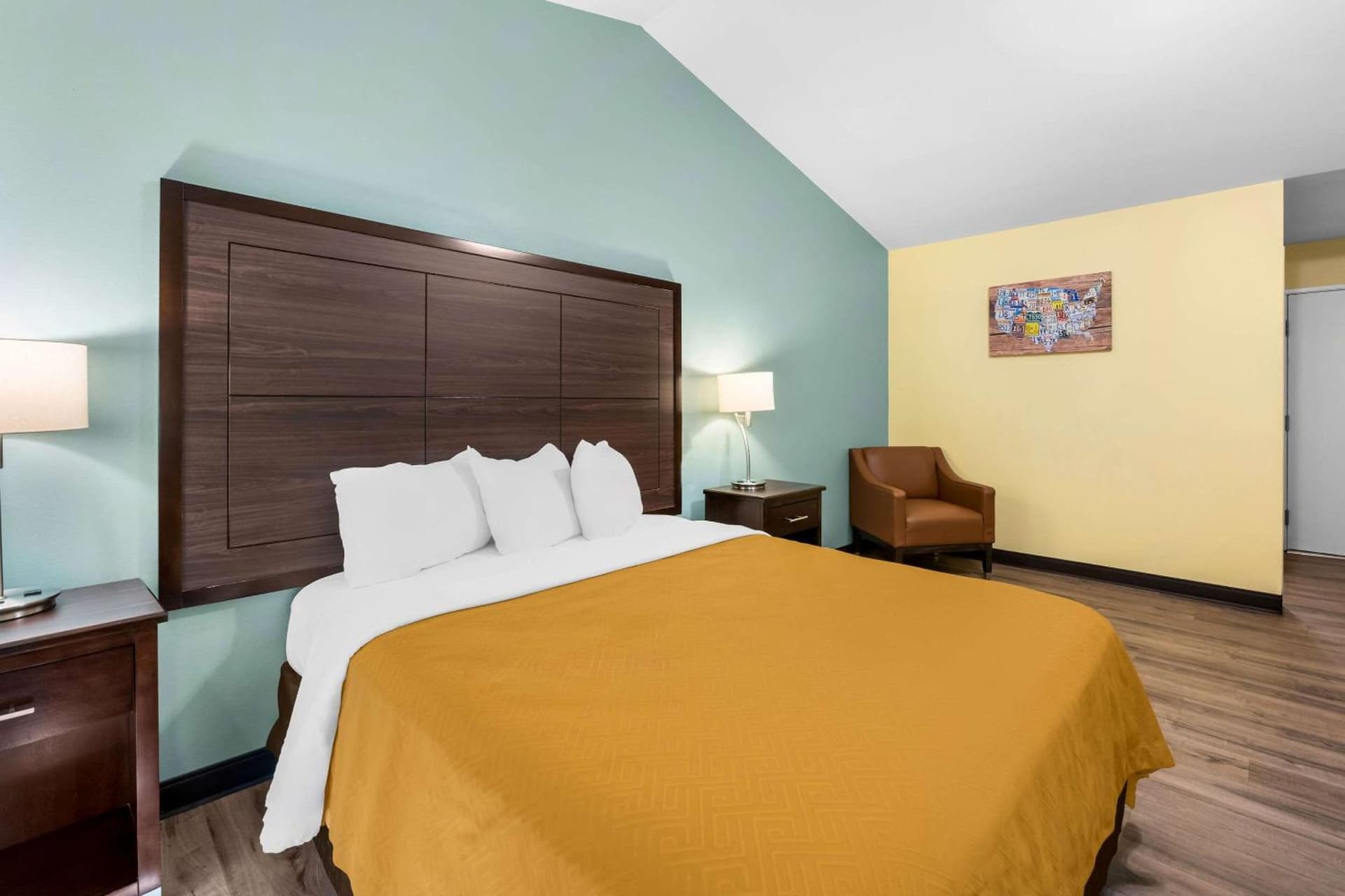 Econo Lodge Inn & Suites Eau Claire South gallery photo in Eau Claire, WI — image 7