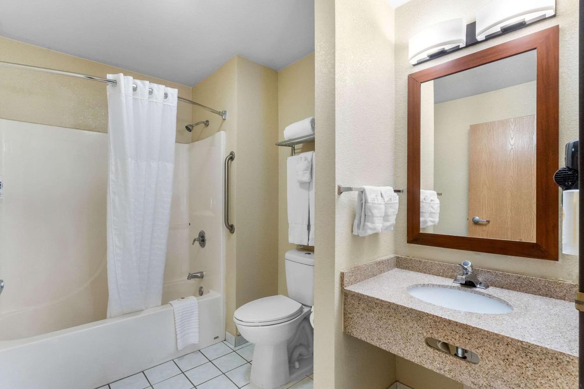 Comfort Inn & Suites Greeley gallery photo in Greeley, CO — image 18