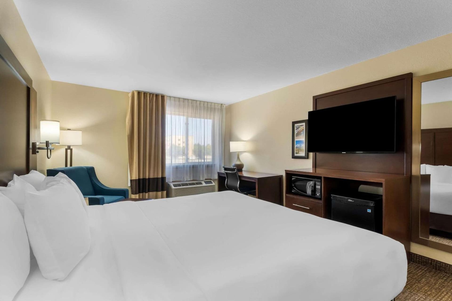 Comfort Inn & Suites Greeley gallery photo in Greeley, CO — image 9
