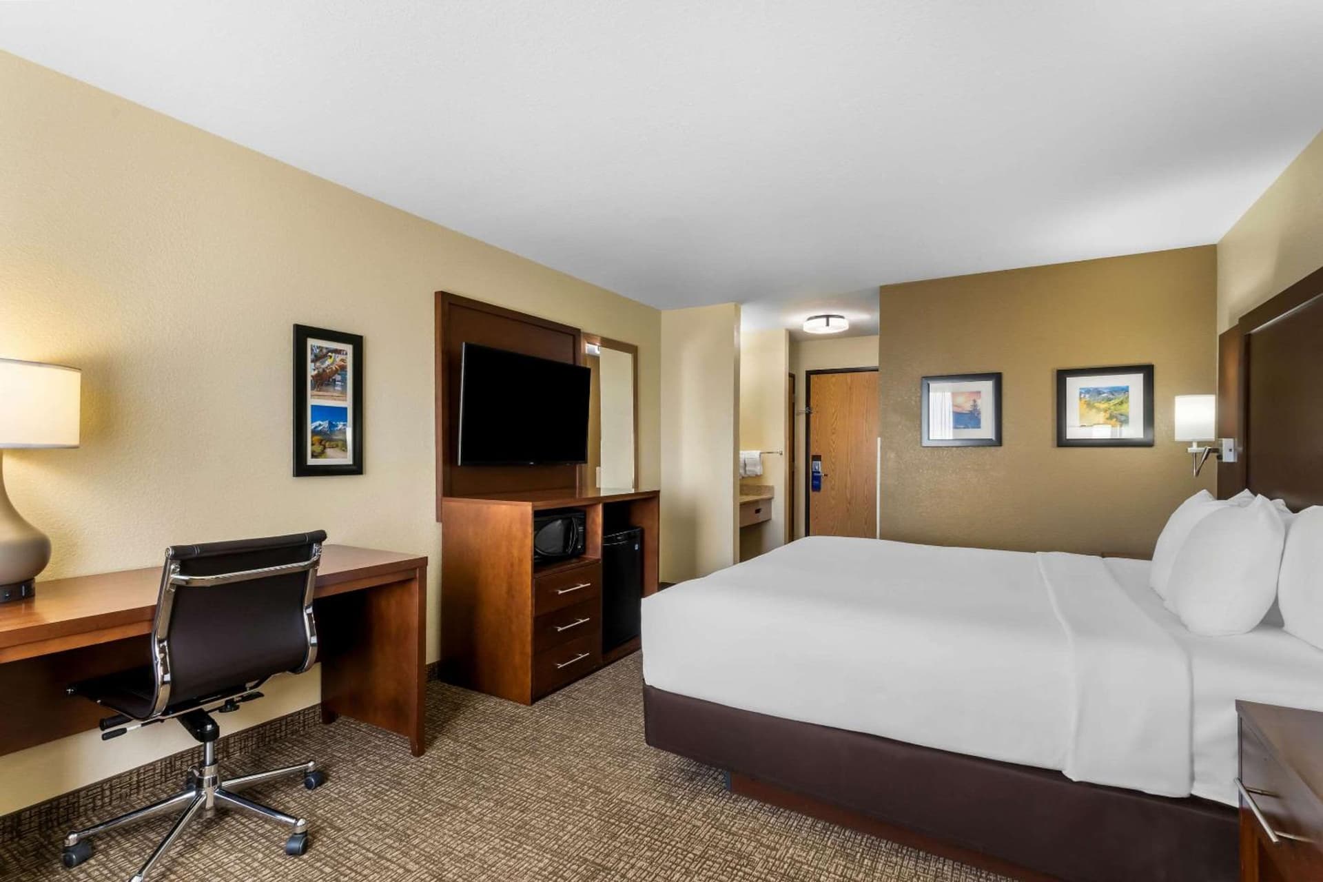 Comfort Inn & Suites Greeley gallery photo in Greeley, CO — image 21