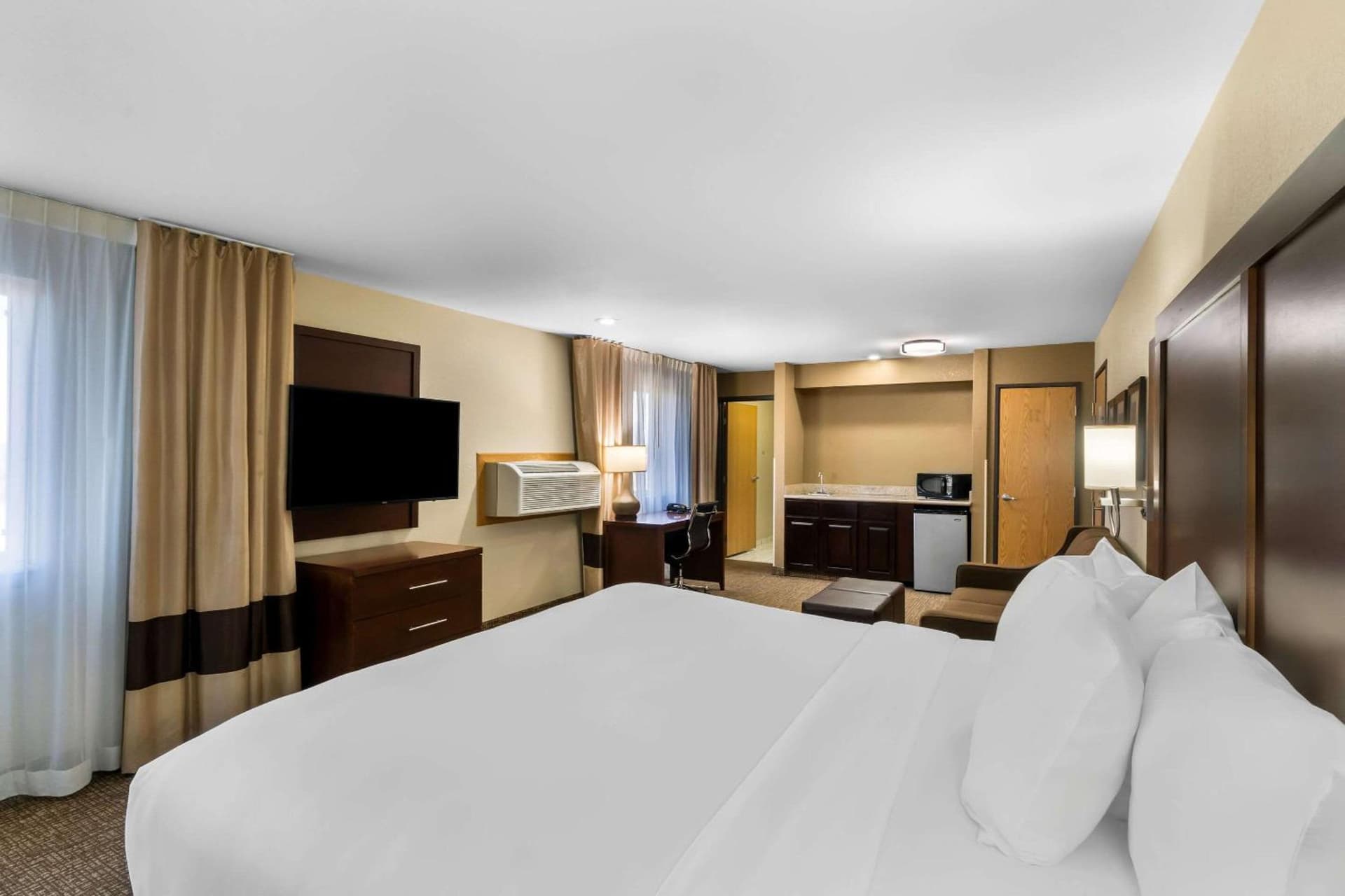 Comfort Inn & Suites Greeley gallery photo in Greeley, CO — image 4