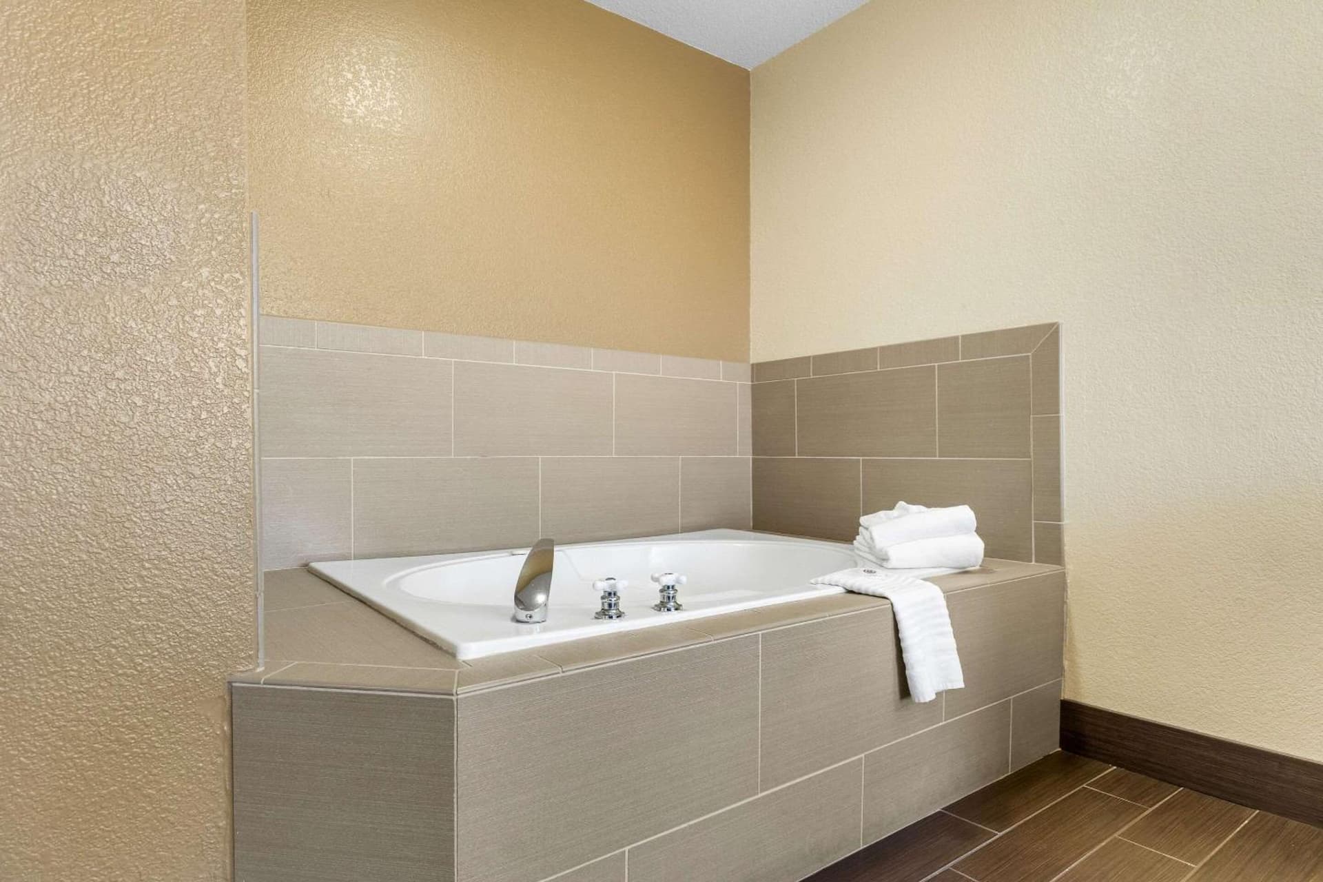 Comfort Inn & Suites Greeley gallery photo in Greeley, CO — image 17