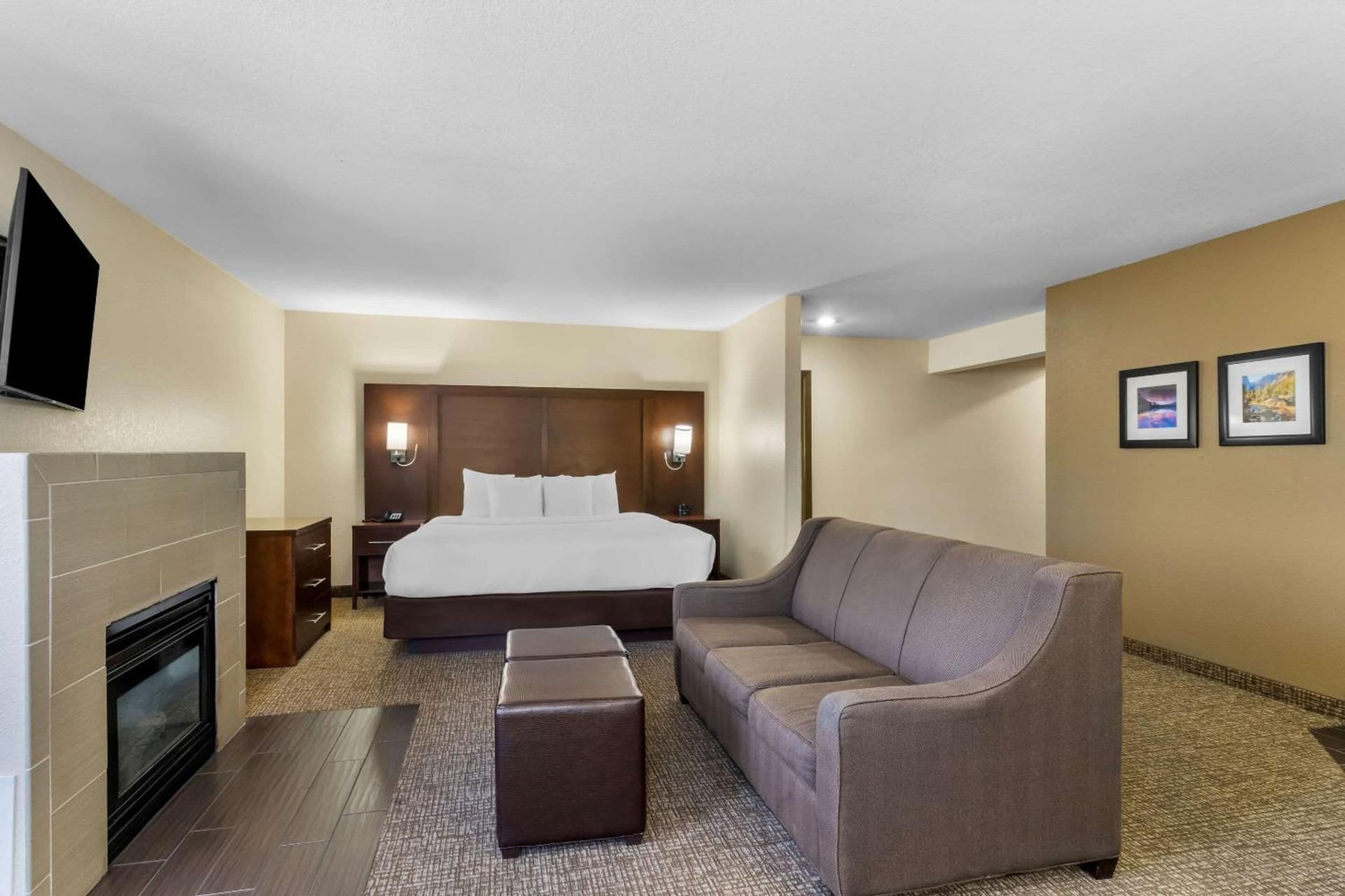 Comfort Inn & Suites Greeley interior in Greeley, CO — gallery photo 2