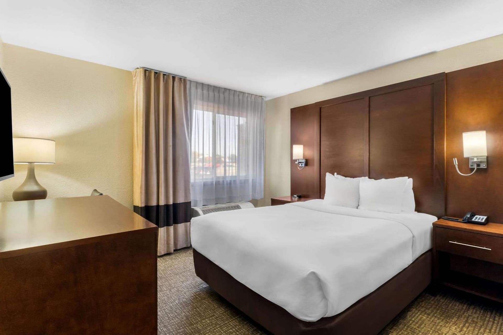 Comfort Inn & Suites Greeley gallery photo in Greeley, CO — image 11