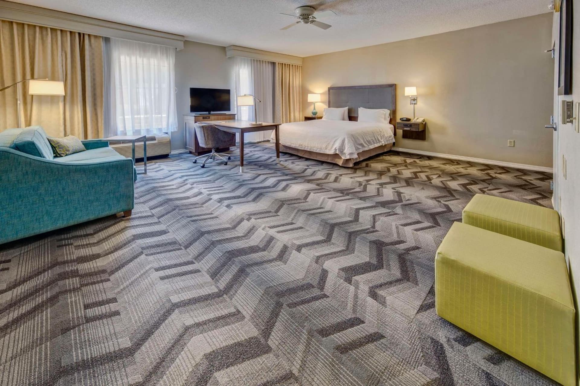 Hampton Inn & Suites Clermont interior in Clermont, FL — gallery photo 2