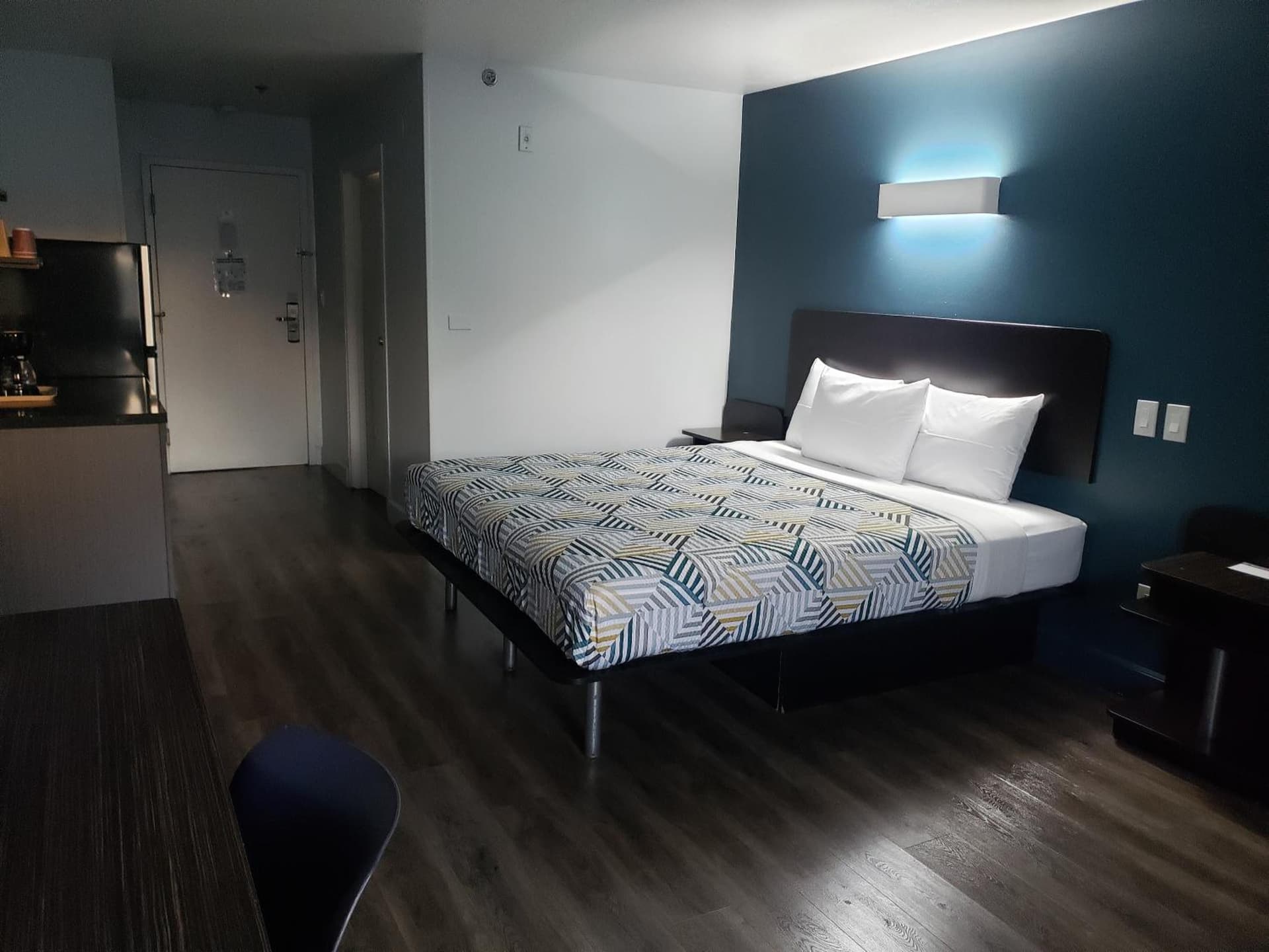 Studio 6 Suites Hesperia CA West Main Street I 15 interior in Hesperia, CA — gallery photo 2