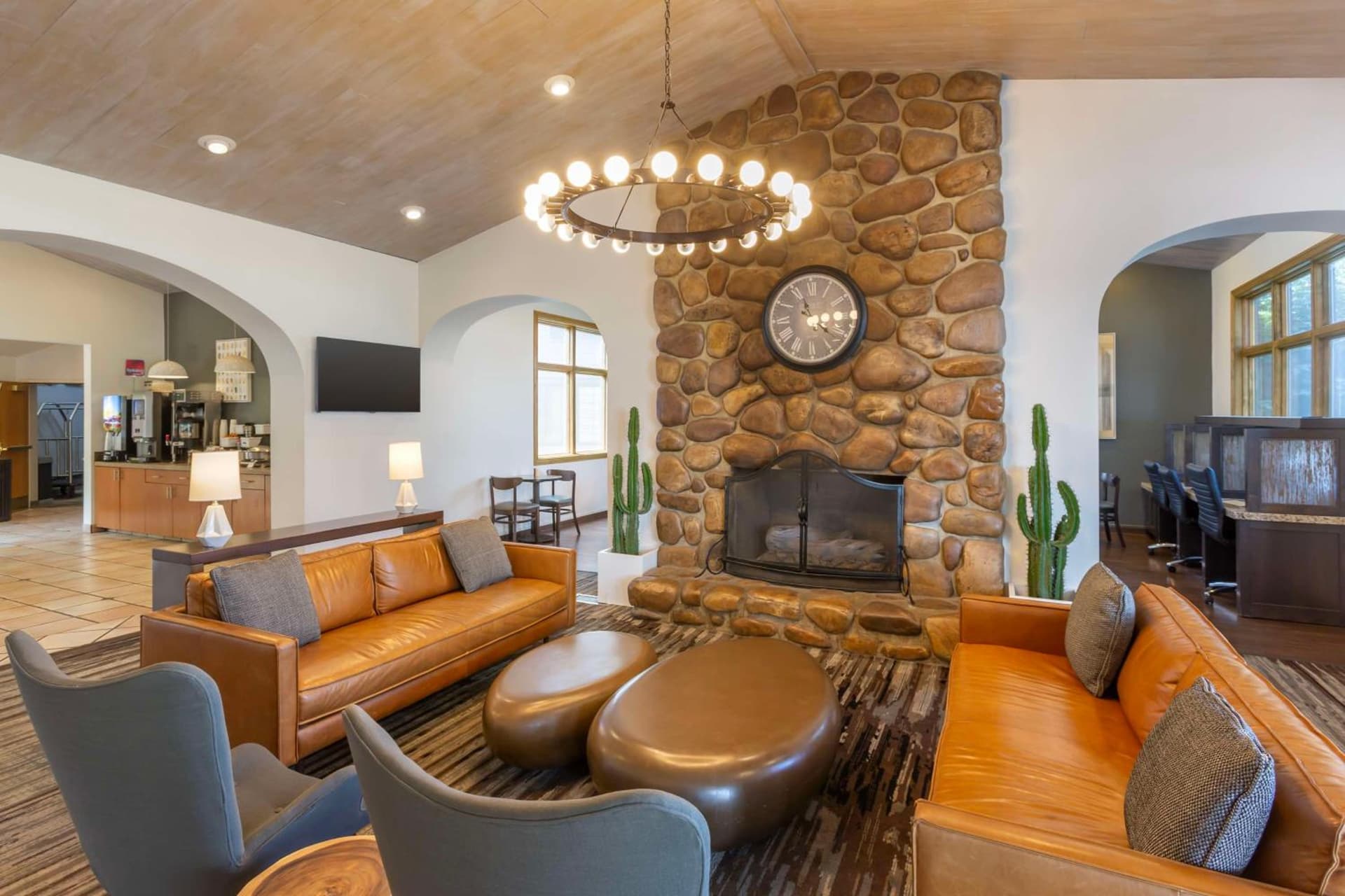 Best Western PLUS Cotton Tree Inn interior in North Salt Lake, UT — gallery photo 2