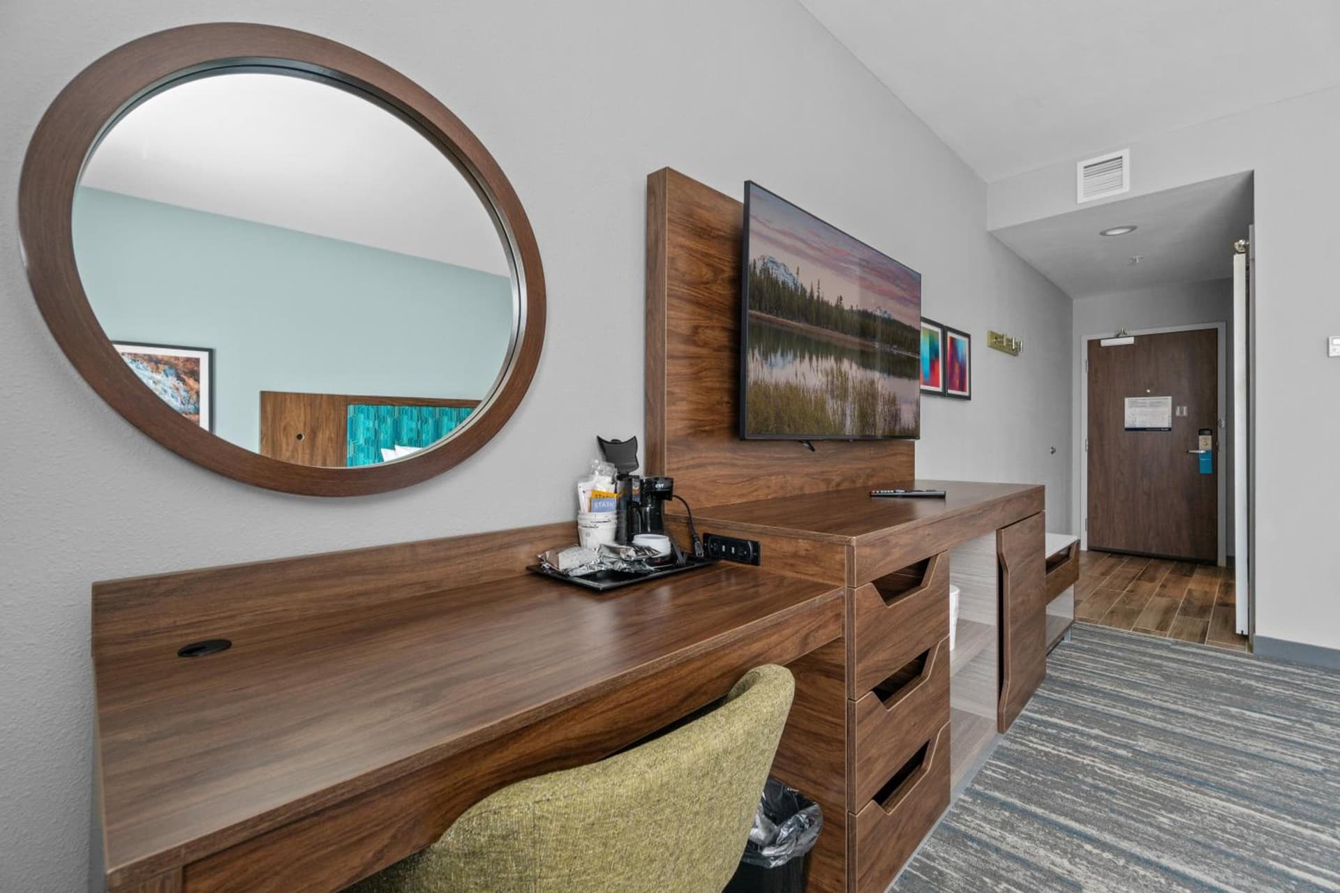 Hampton Inn Redmond Bend Airport property views in Redmond, OR — gallery photo 3