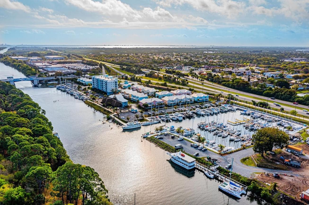 Unique Houseboat Rental — hotel in Merritt Island, Florida