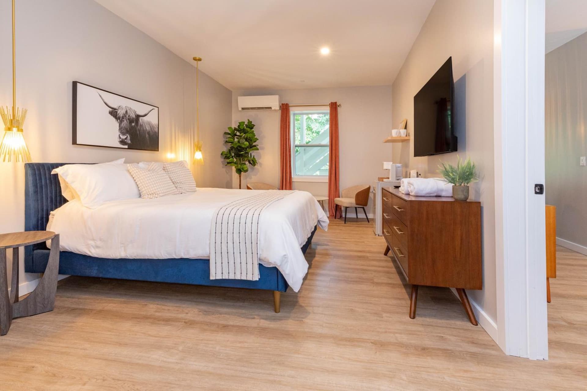 Dogwood Boutique Motel interior in Maggie Valley, NC — gallery photo 2