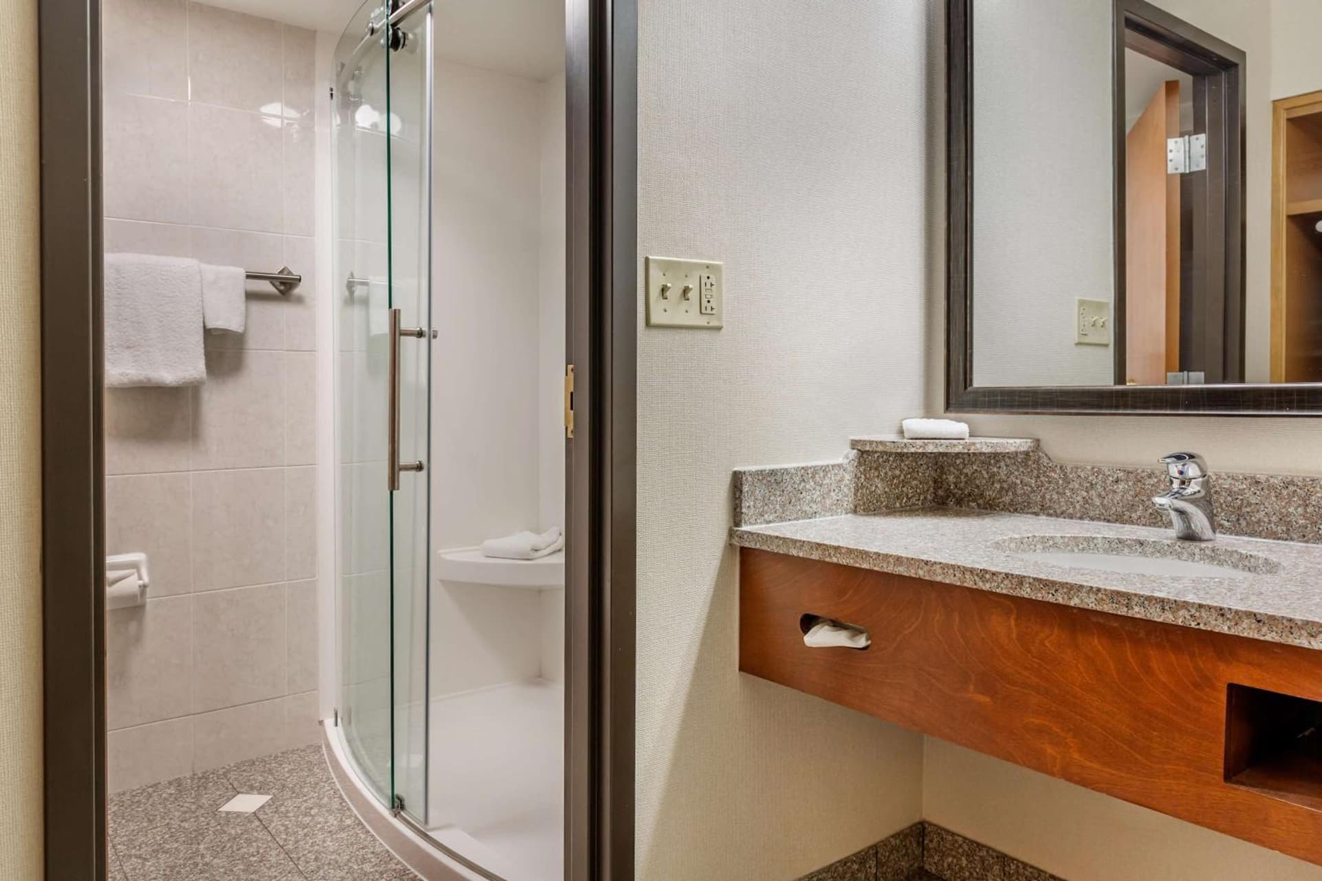 Drury Inn & Suites St. Louis-Southwest gallery photo in Peerless Park, MO — image 18