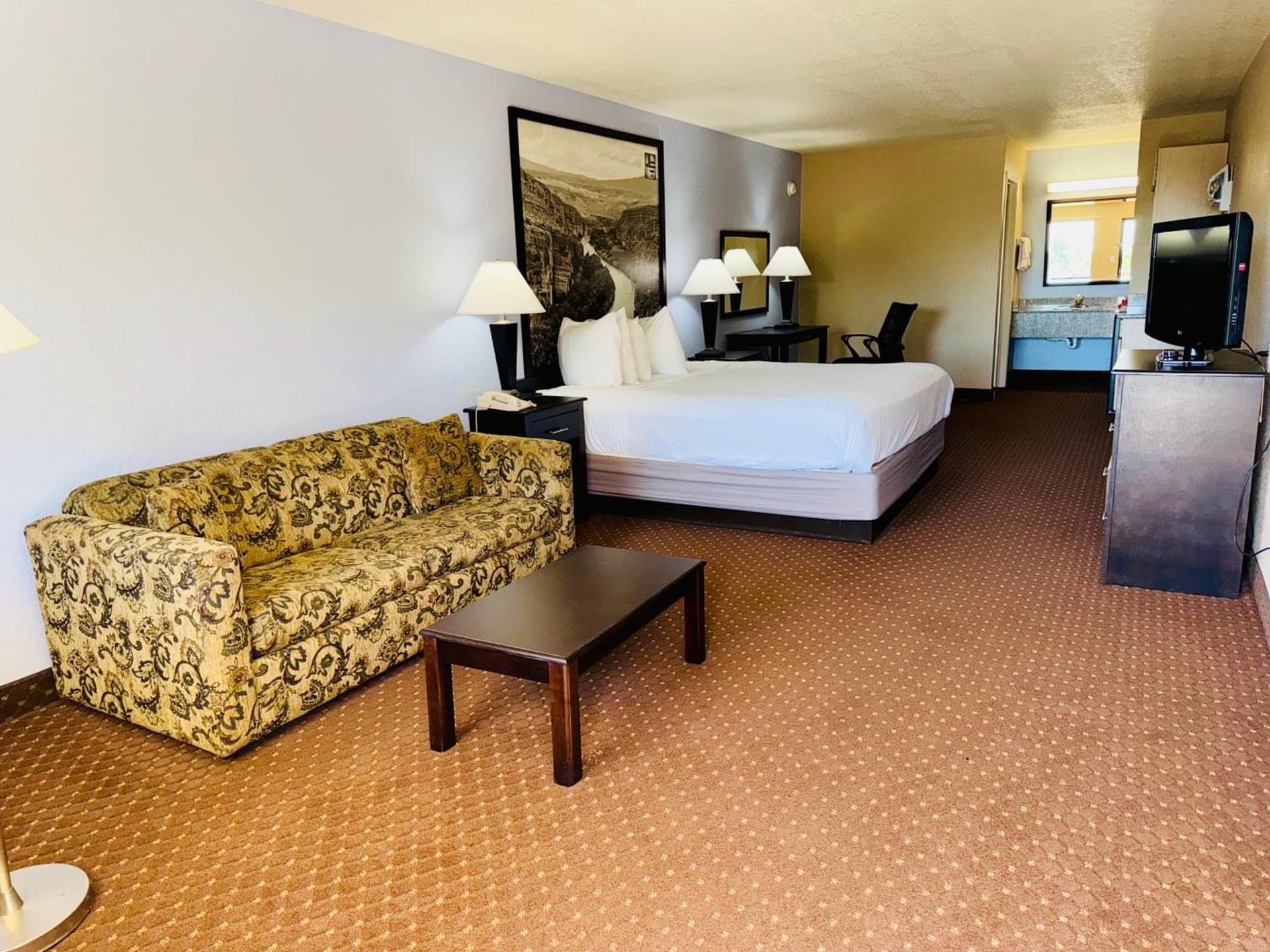 Hill Country Inn & Suites - New Braunfels, Gruene interior in New Braunfels, TX — gallery photo 2